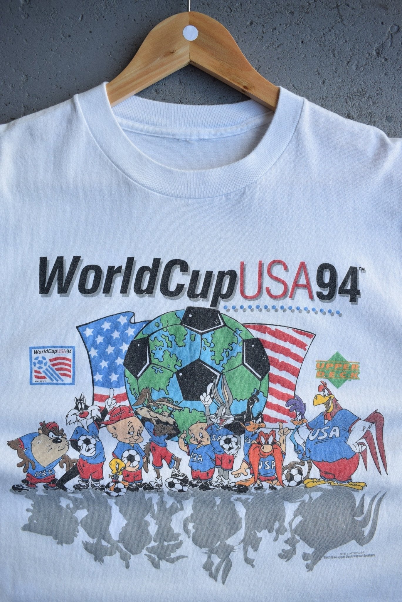 Vintage 1994 Warner Bros. x FIFA World Cup Tee (L/XL) - Retrospective Store