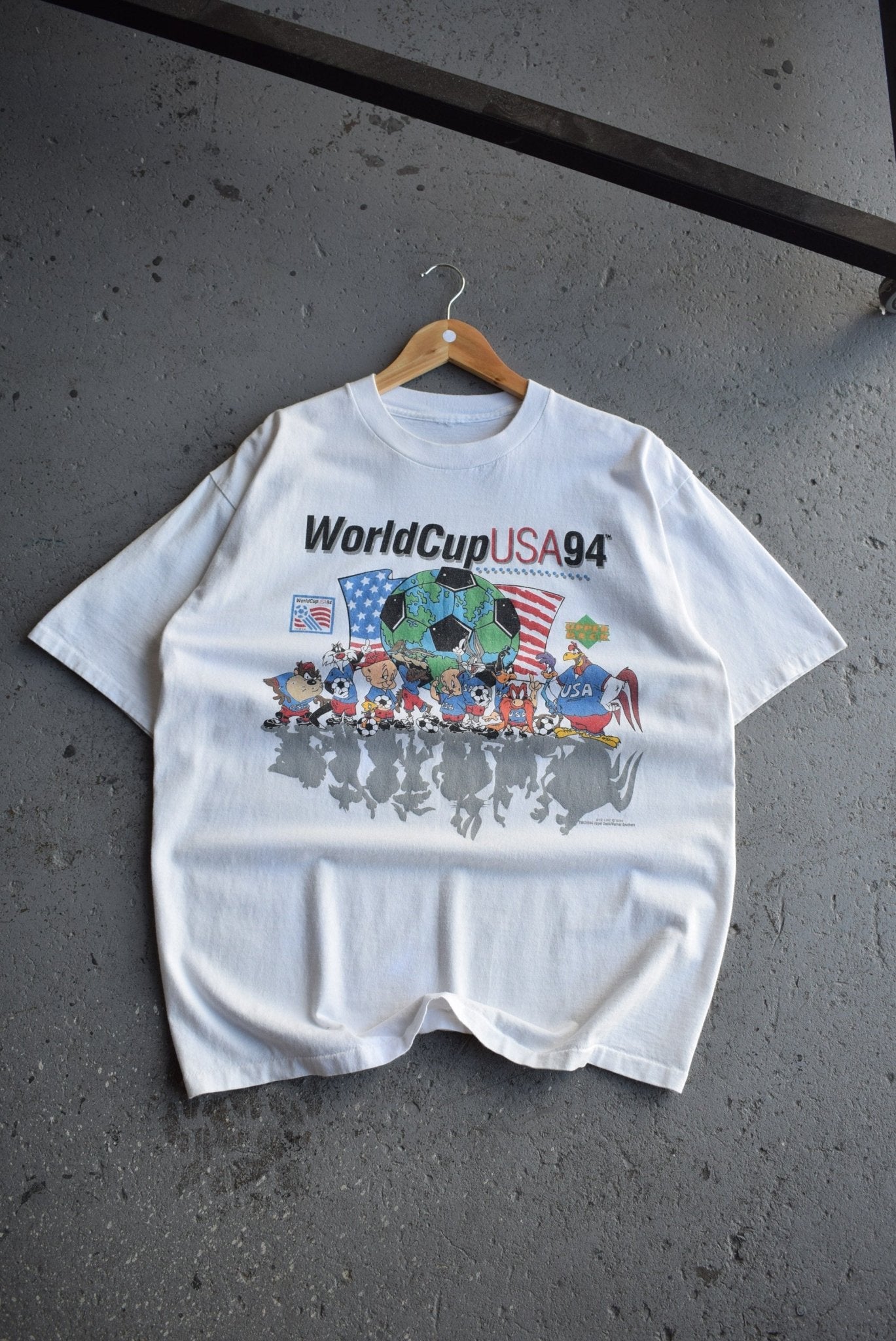 Vintage 1994 Warner Bros. x FIFA World Cup Tee (L/XL) - Retrospective Store