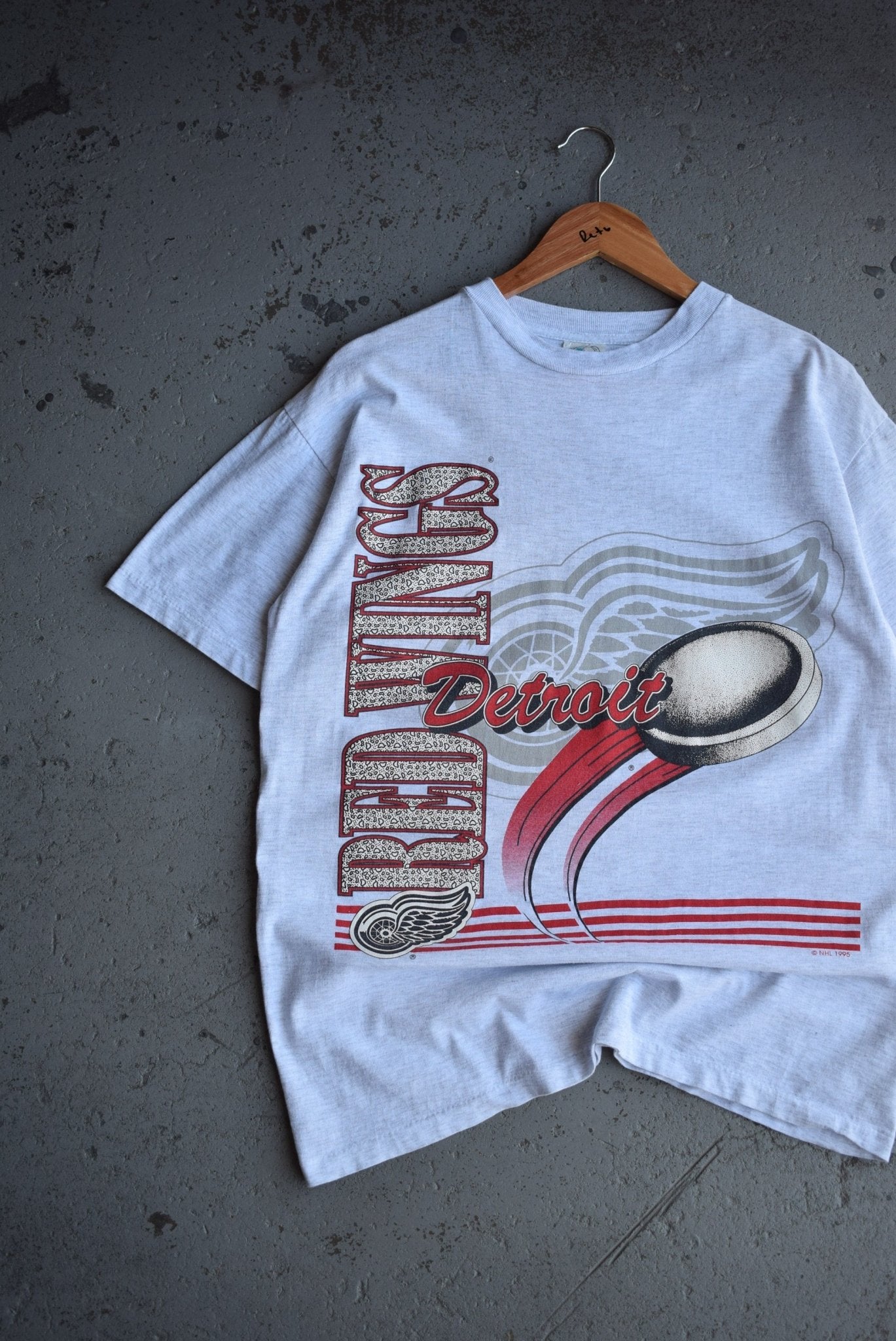 Vintage 1995 NHL Detroit Red Wings Tee (M) - Retrospective Store