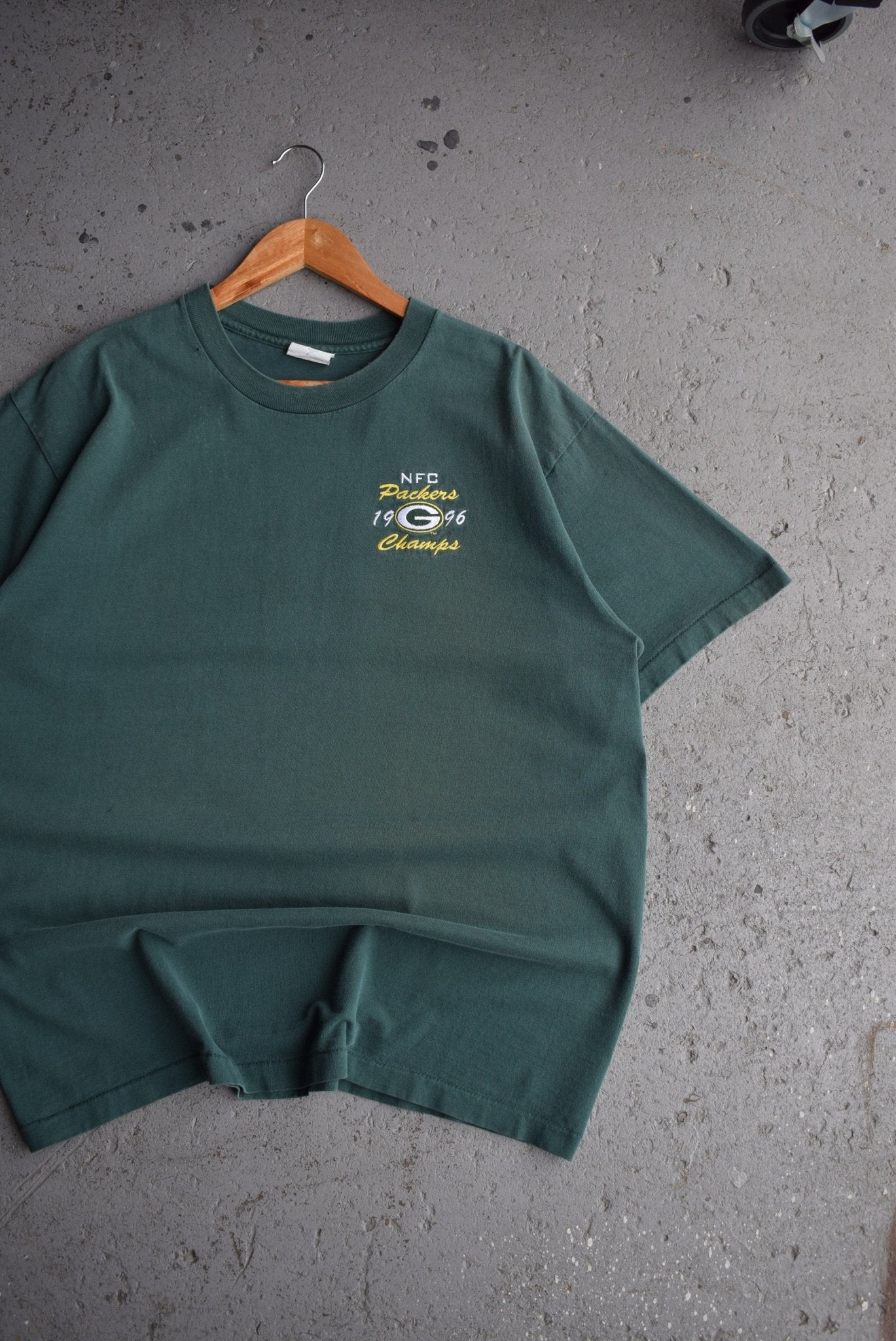 Vintage 1996 NFL Green Bay Packers Champions Embroidered Tee (XL) - Retrospective Store