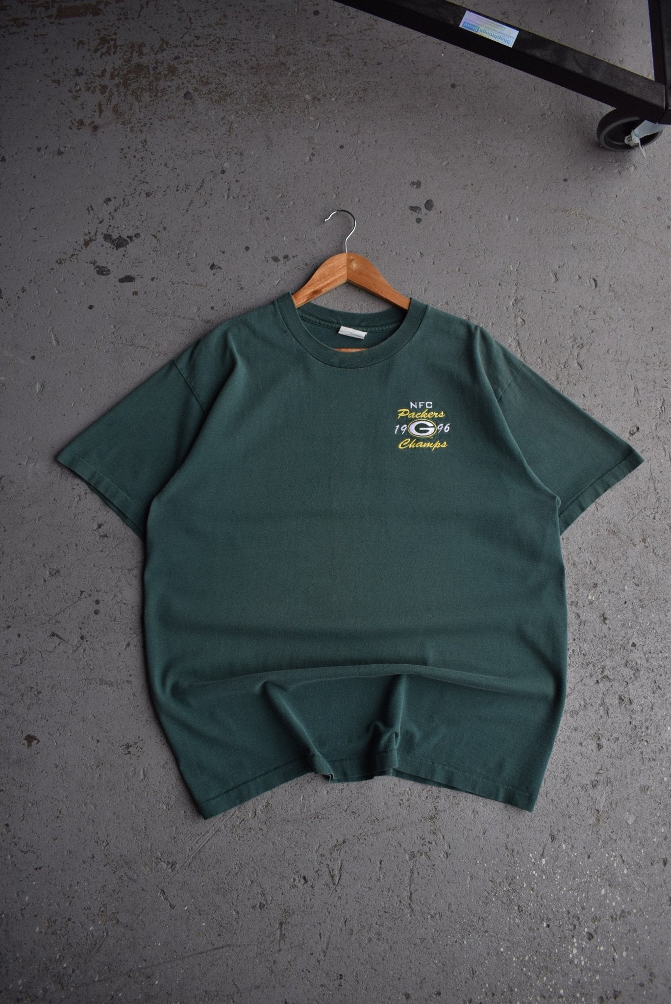 Vintage 1996 NFL Green Bay Packers Champions Embroidered Tee (XL) - Retrospective Store