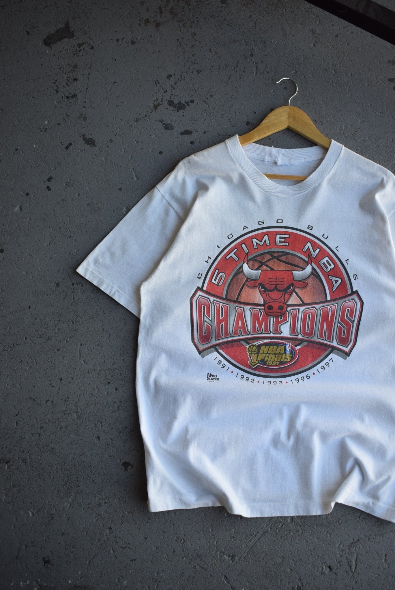 Vintage 1997 NBA Chicago Bulls 5x Champions Tee (L) - Retrospective Store