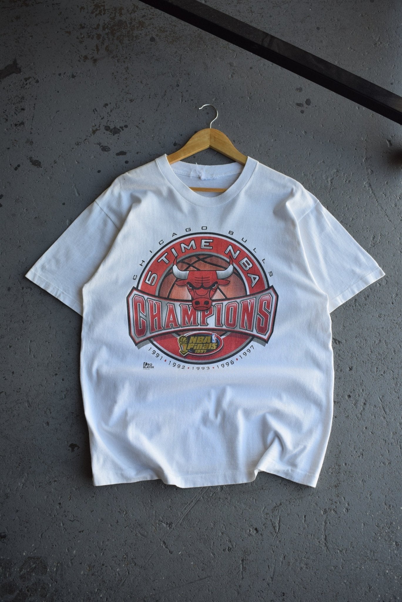 Vintage 1997 NBA Chicago Bulls 5x Champions Tee (L) - Retrospective Store