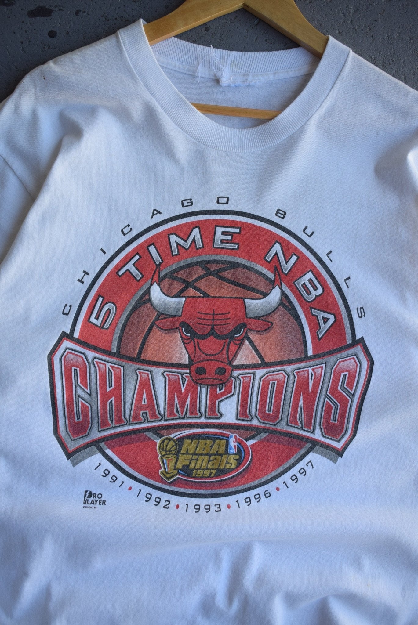 Vintage 1997 NBA Chicago Bulls 5x Champions Tee (L) - Retrospective Store
