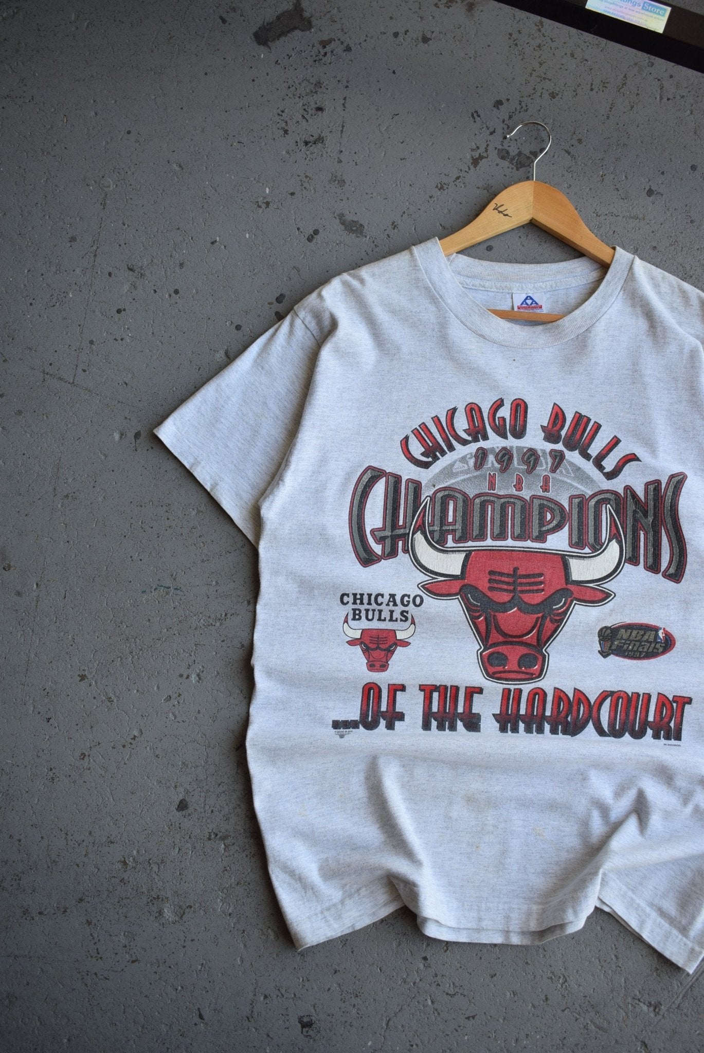 Vintage 1997 NBA Chicago Bulls Champions Tee (L) - Retrospective Store
