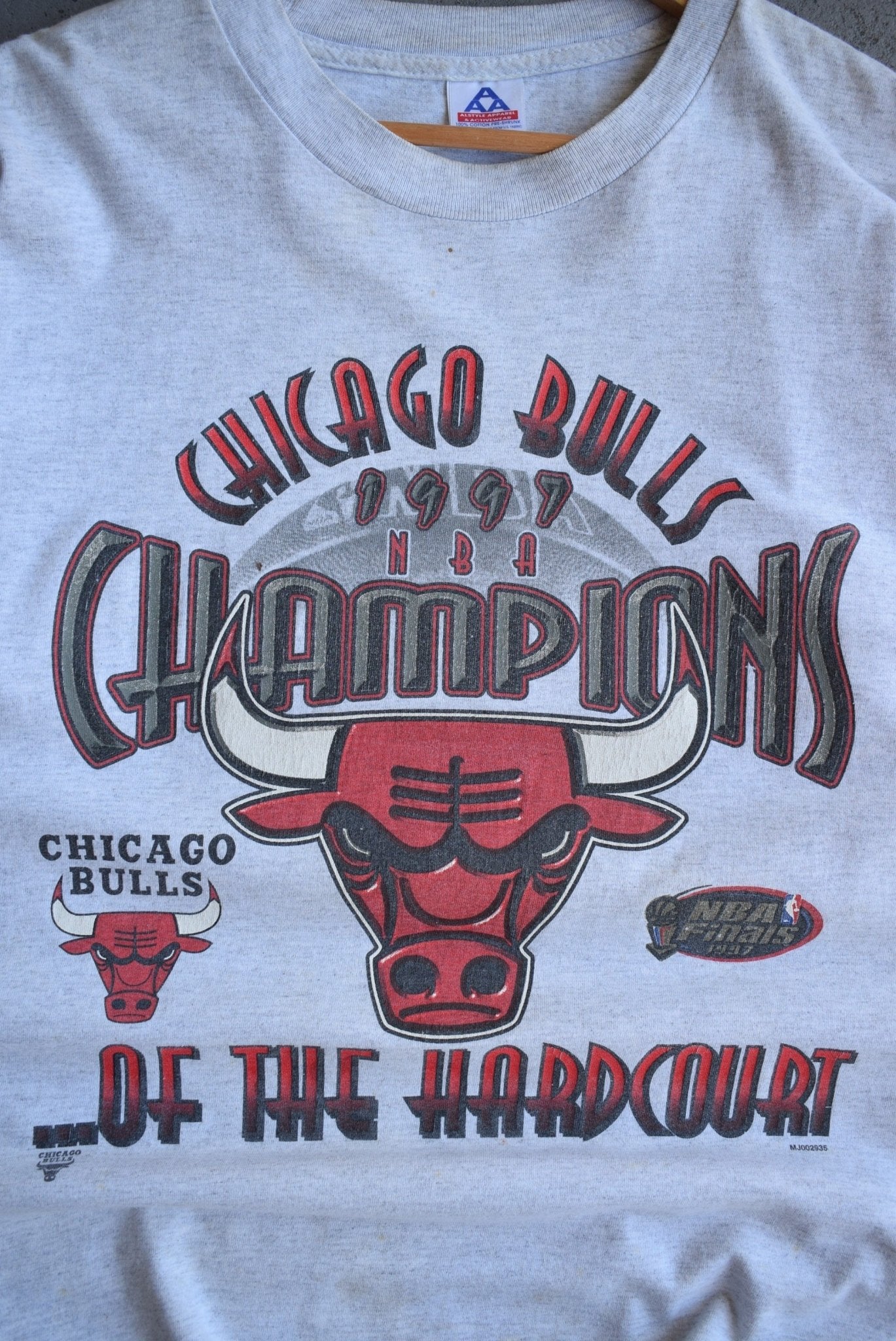 Vintage 1997 NBA Chicago Bulls Champions Tee (L) - Retrospective Store