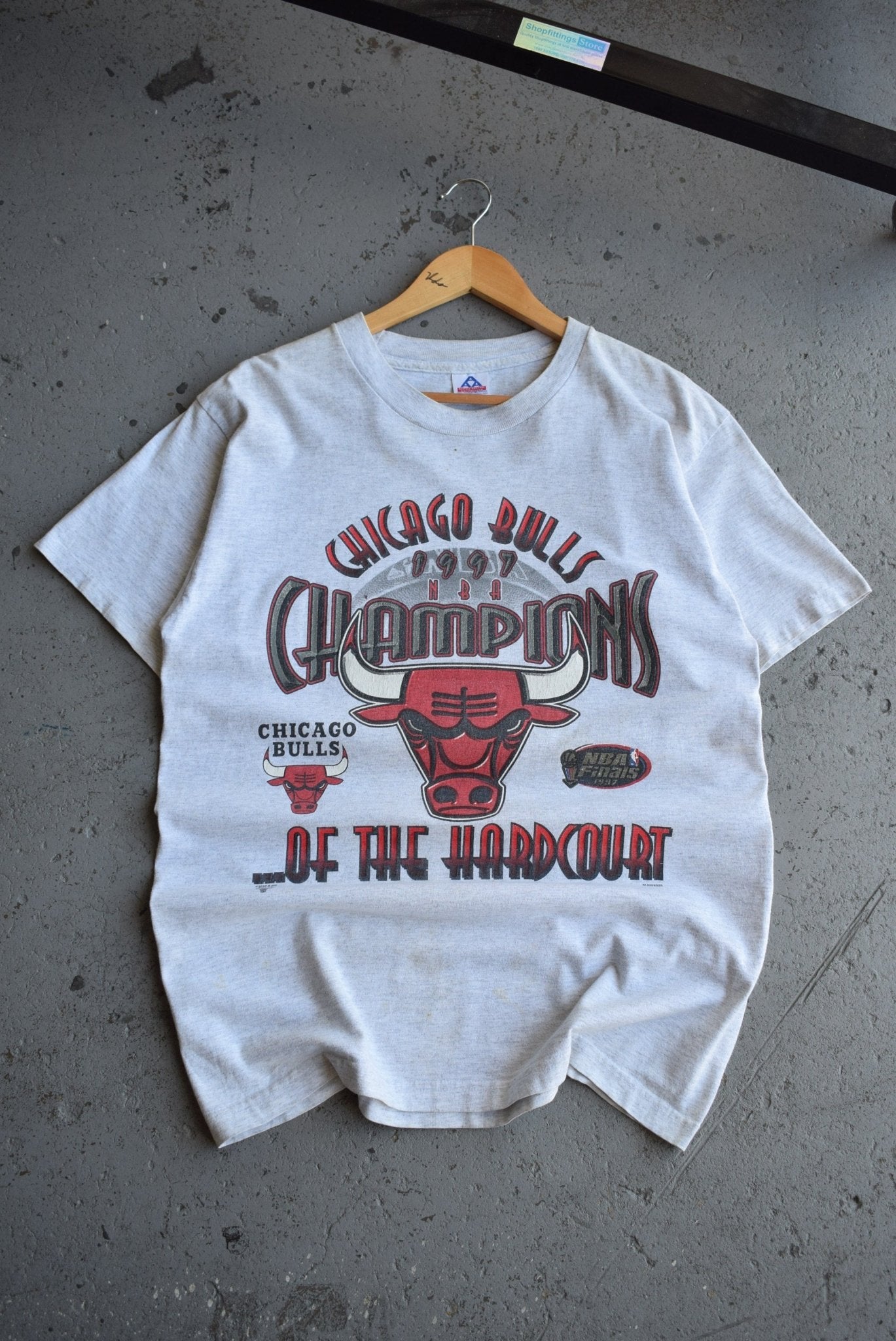 Vintage 1997 NBA Chicago Bulls Champions Tee (L) - Retrospective Store