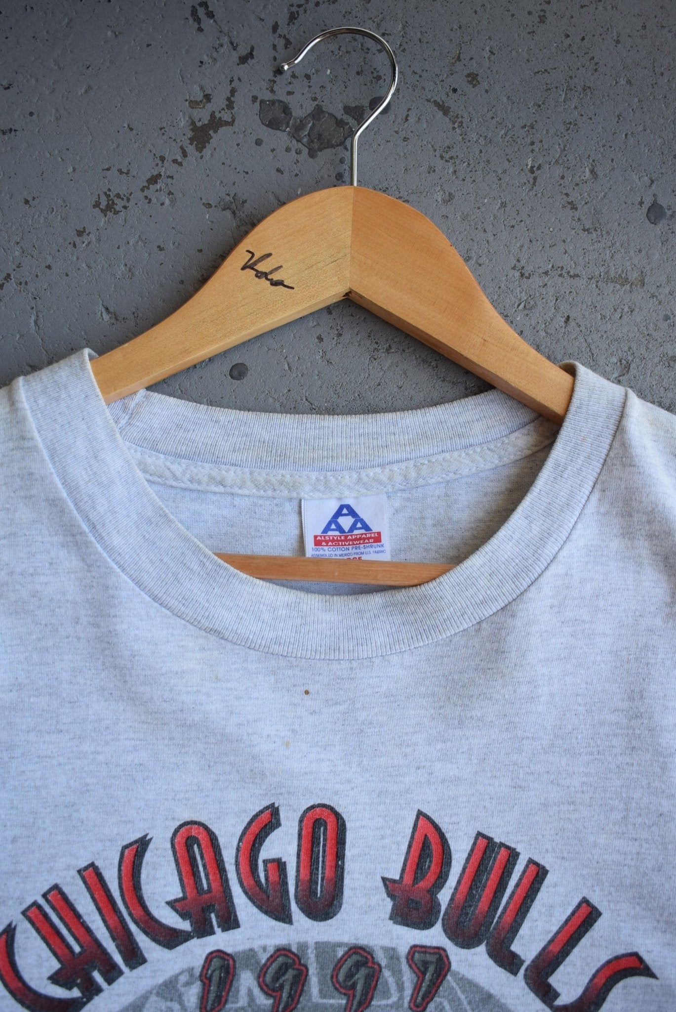 Vintage 1997 NBA Chicago Bulls Champions Tee (L) - Retrospective Store