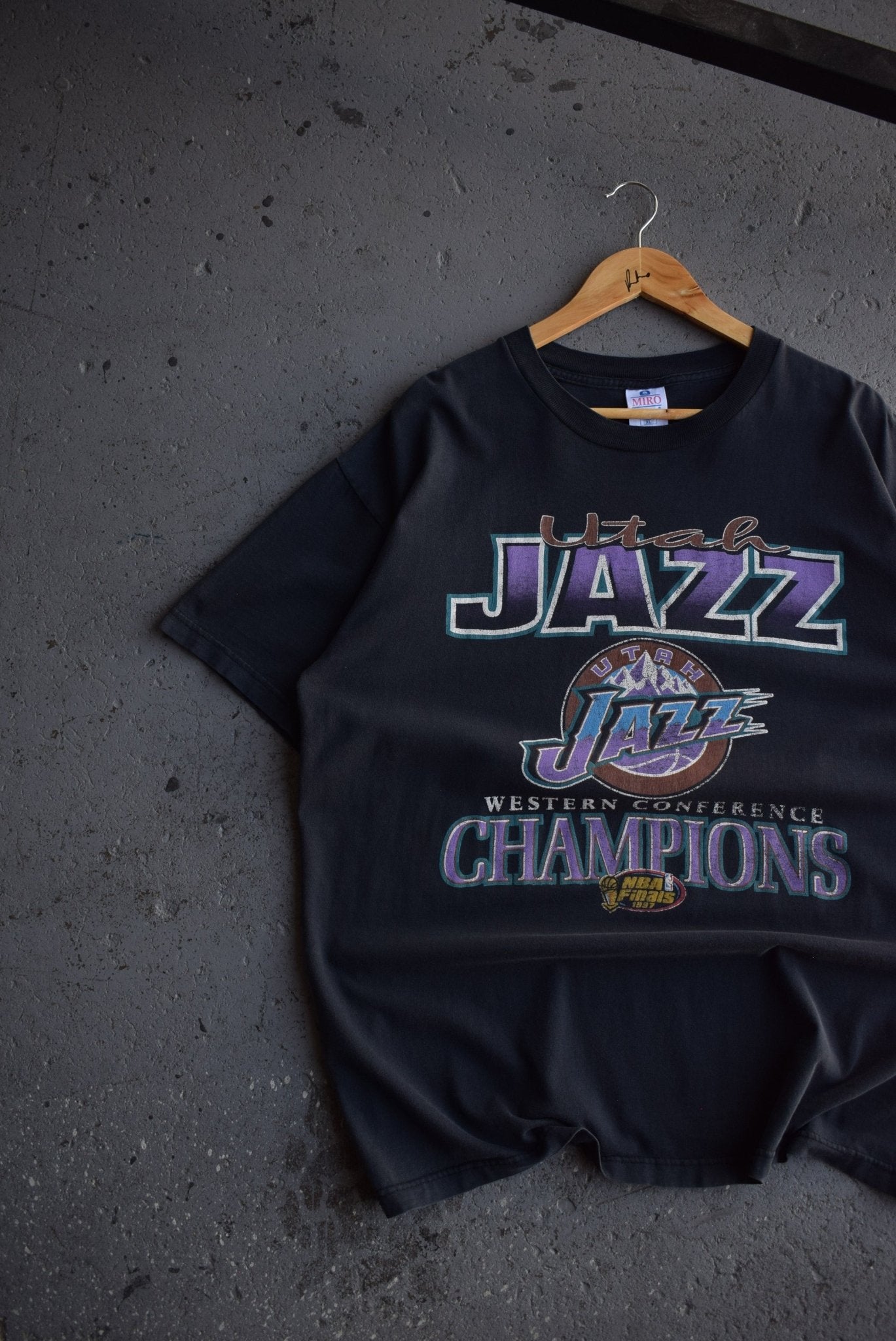Vintage 1997 NBA Utah Jazz Champions Tee (XL) - Retrospective Store