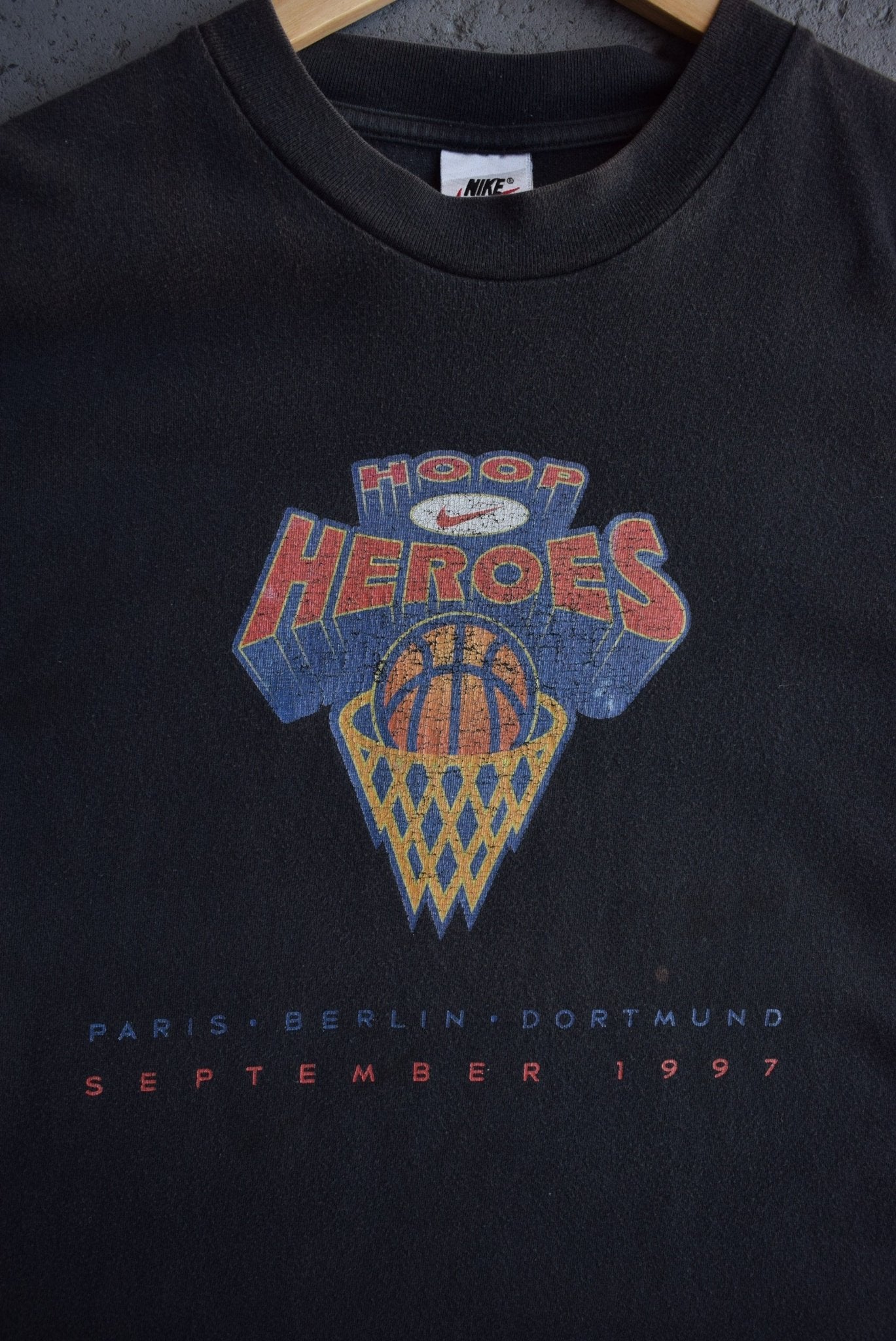 Vintage 1997 Nike Hoop Heroes Tee (S) - Retrospective Store