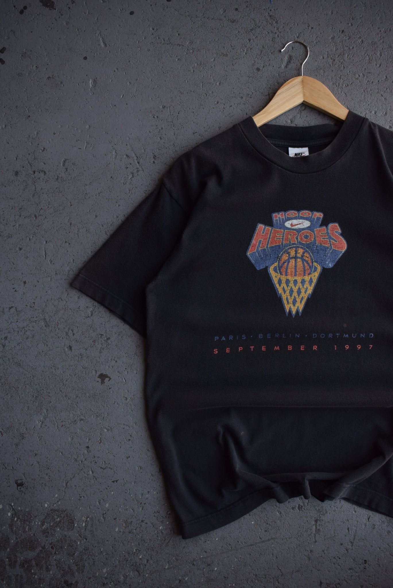 Vintage 1997 Nike Hoop Heroes Tee (S) - Retrospective Store