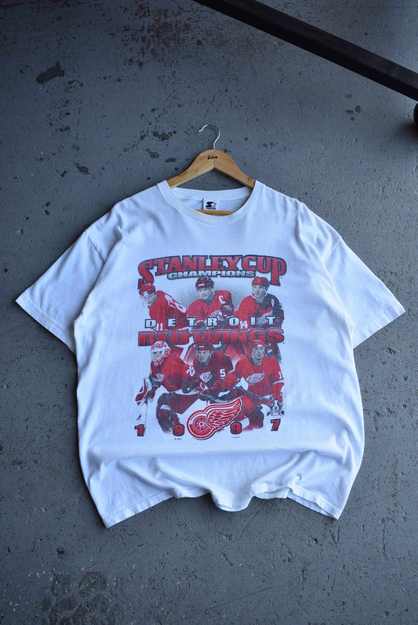 Vintage 1997 Starter x NHL Detroit Red Wings Champions Tee (XXL) - Retrospective Store