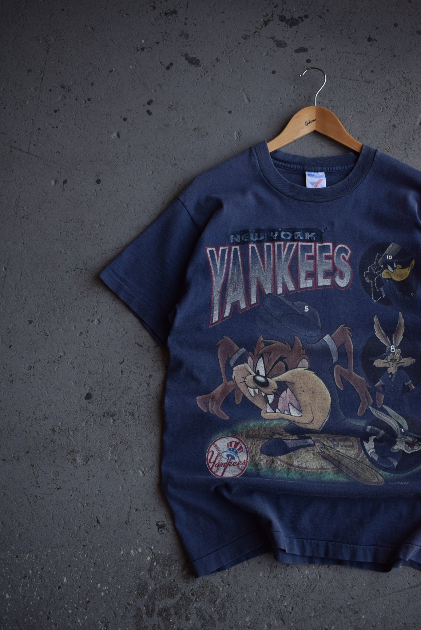 Vintage 1997 Warner Bros. x MLB New York Yankees Tee (L) - Retrospective Store