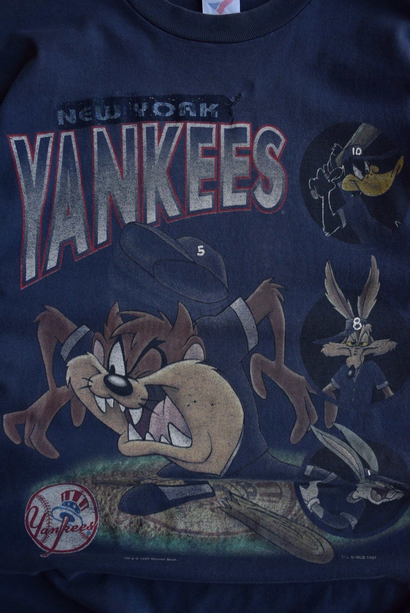 Vintage 1997 Warner Bros. x MLB New York Yankees Tee (L) - Retrospective Store
