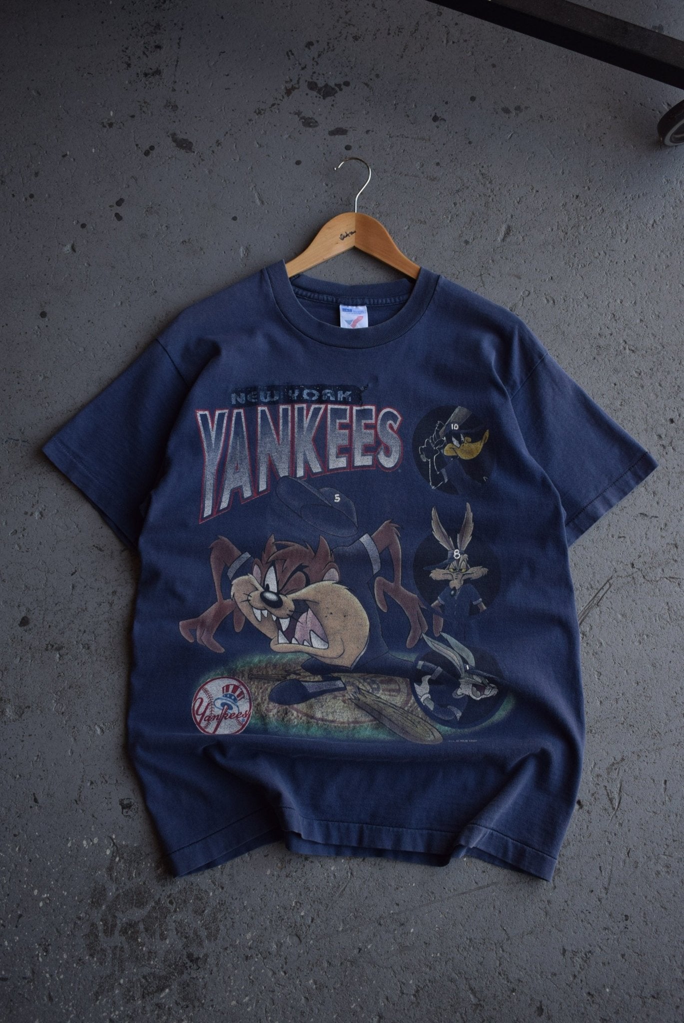 Vintage 1997 Warner Bros. x MLB New York Yankees Tee (L) - Retrospective Store