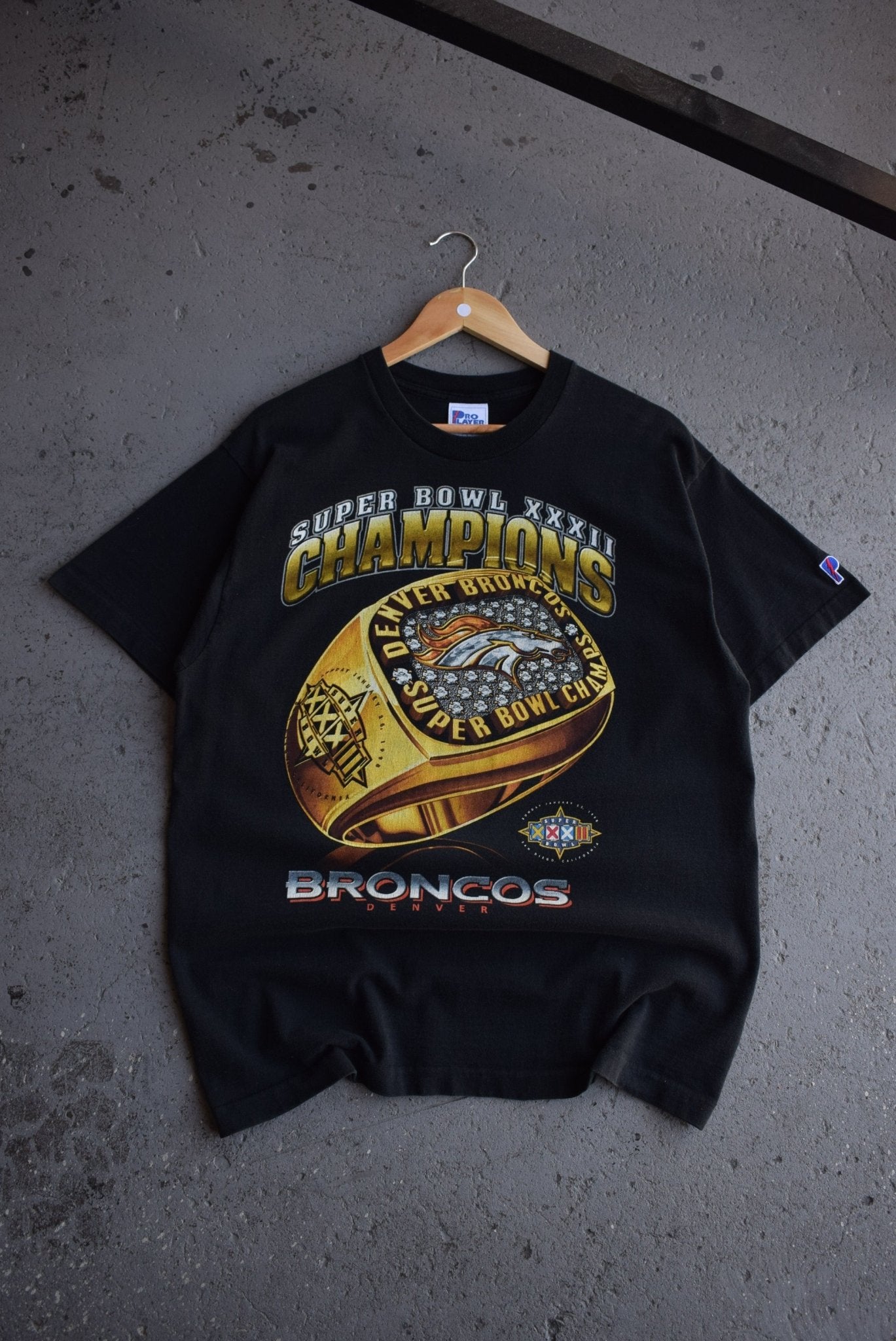 Vintage 1998 Pro Player x NFL Denver Broncos Champions Ring Tee (L) - Retrospective Store