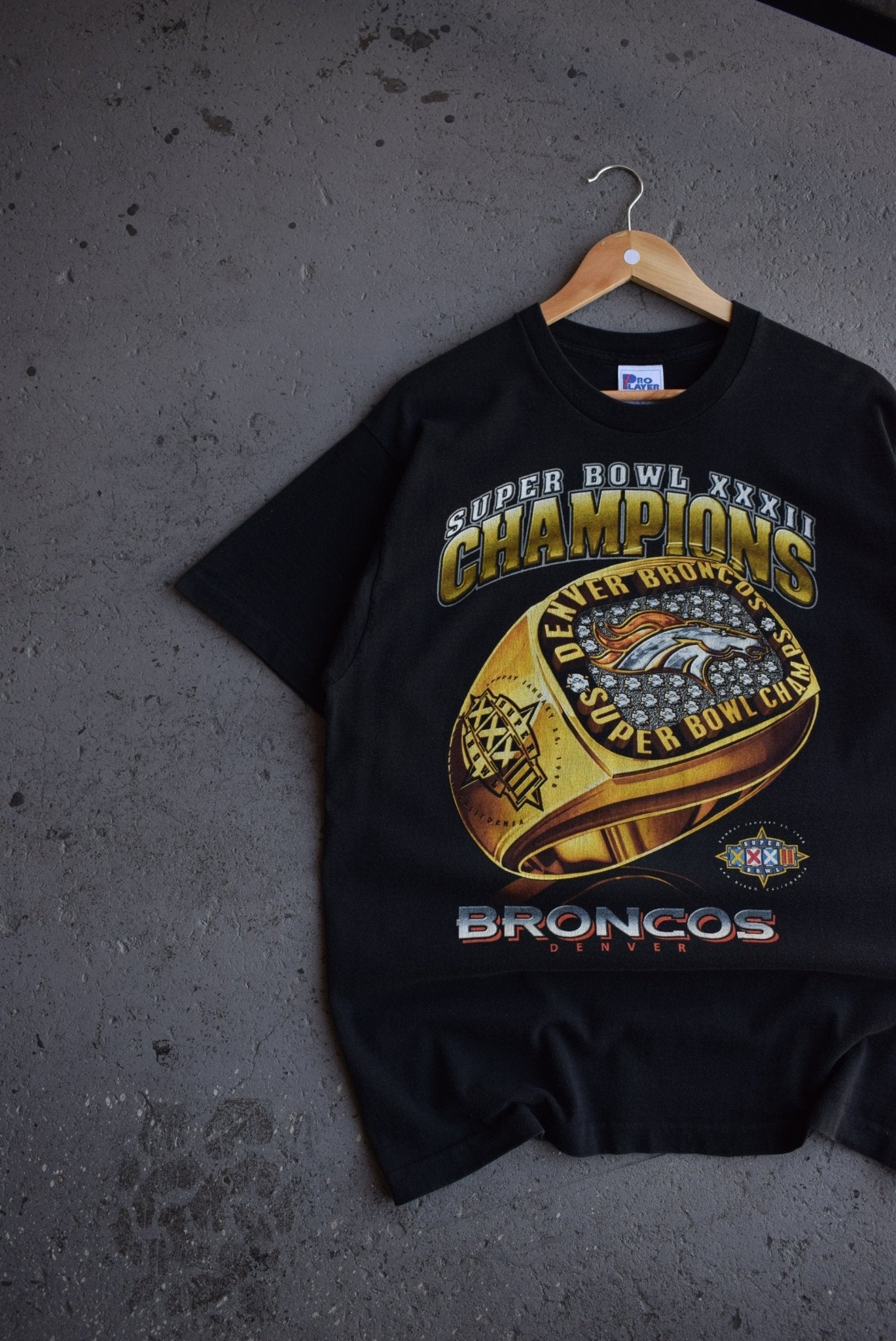 Vintage 1998 Pro Player x NFL Denver Broncos Champions Ring Tee (L) - Retrospective Store