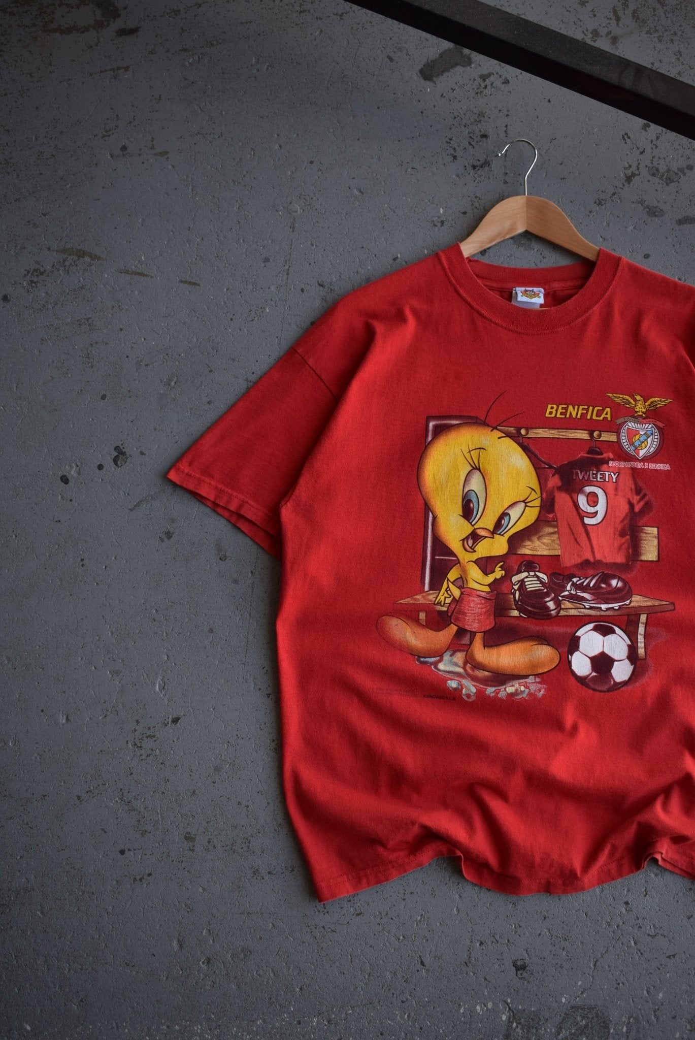 Vintage 1999 Looney Tunes x SL Benfica Soccer Tee (XL) - Retrospective Store
