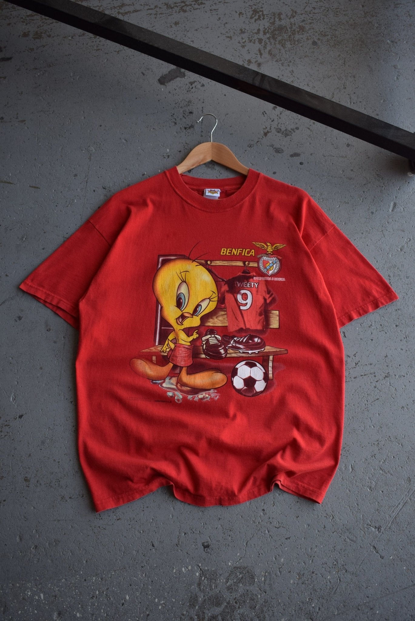 Vintage 1999 Looney Tunes x SL Benfica Soccer Tee (XL) - Retrospective Store