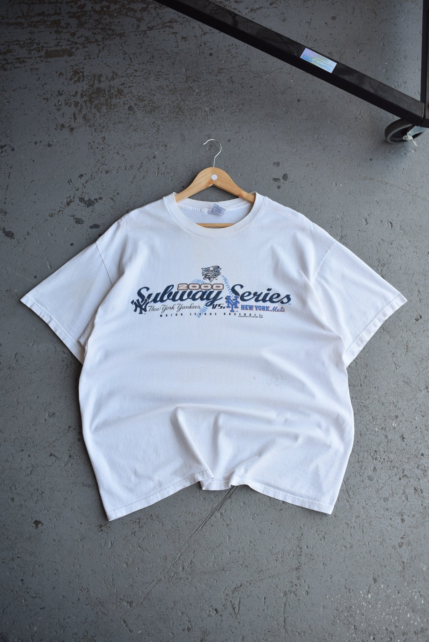 Vintage 2000 MLB Yankees vs Mets Subway Series Tee (XL) - Retrospective Store