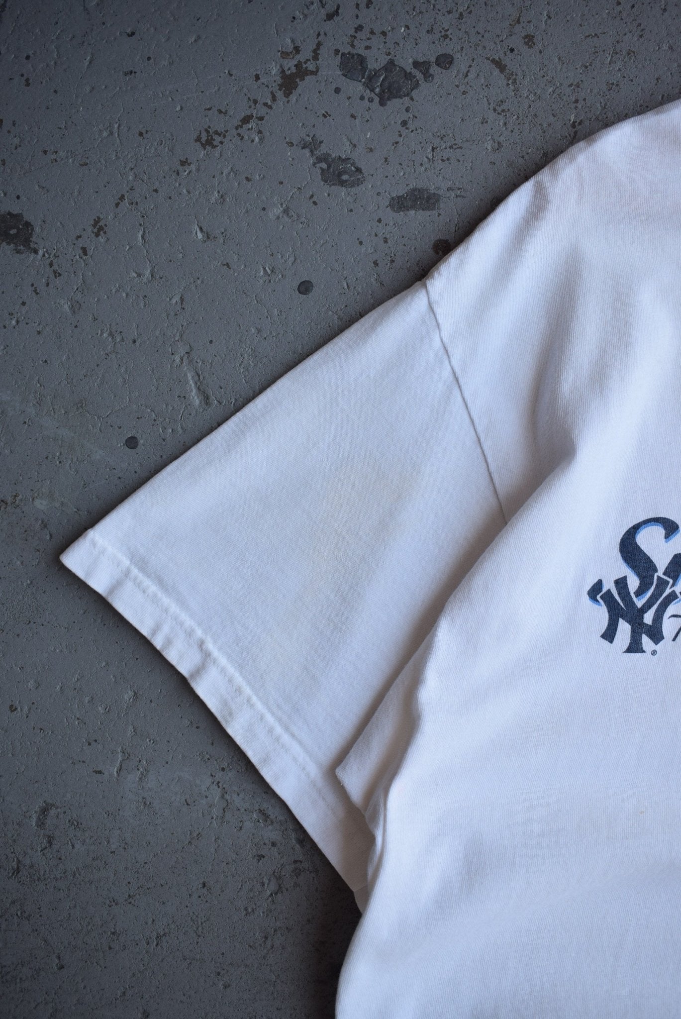 Vintage 2000 MLB Yankees vs Mets Subway Series Tee (XL) - Retrospective Store