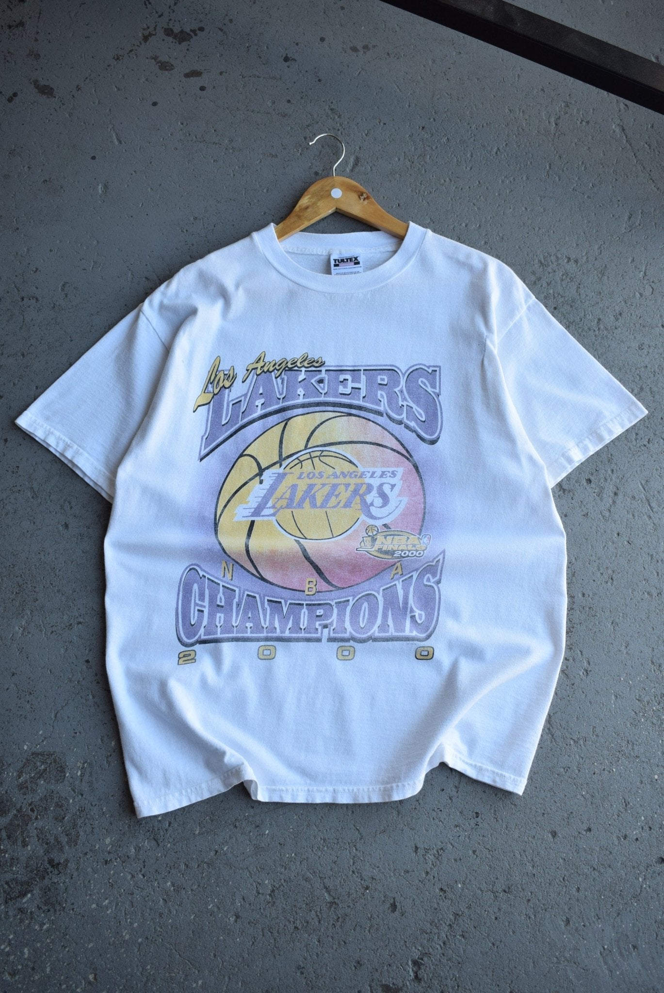 Vintage 2000 NBA Los Angeles Lakers Tee (L) - Retrospective Store