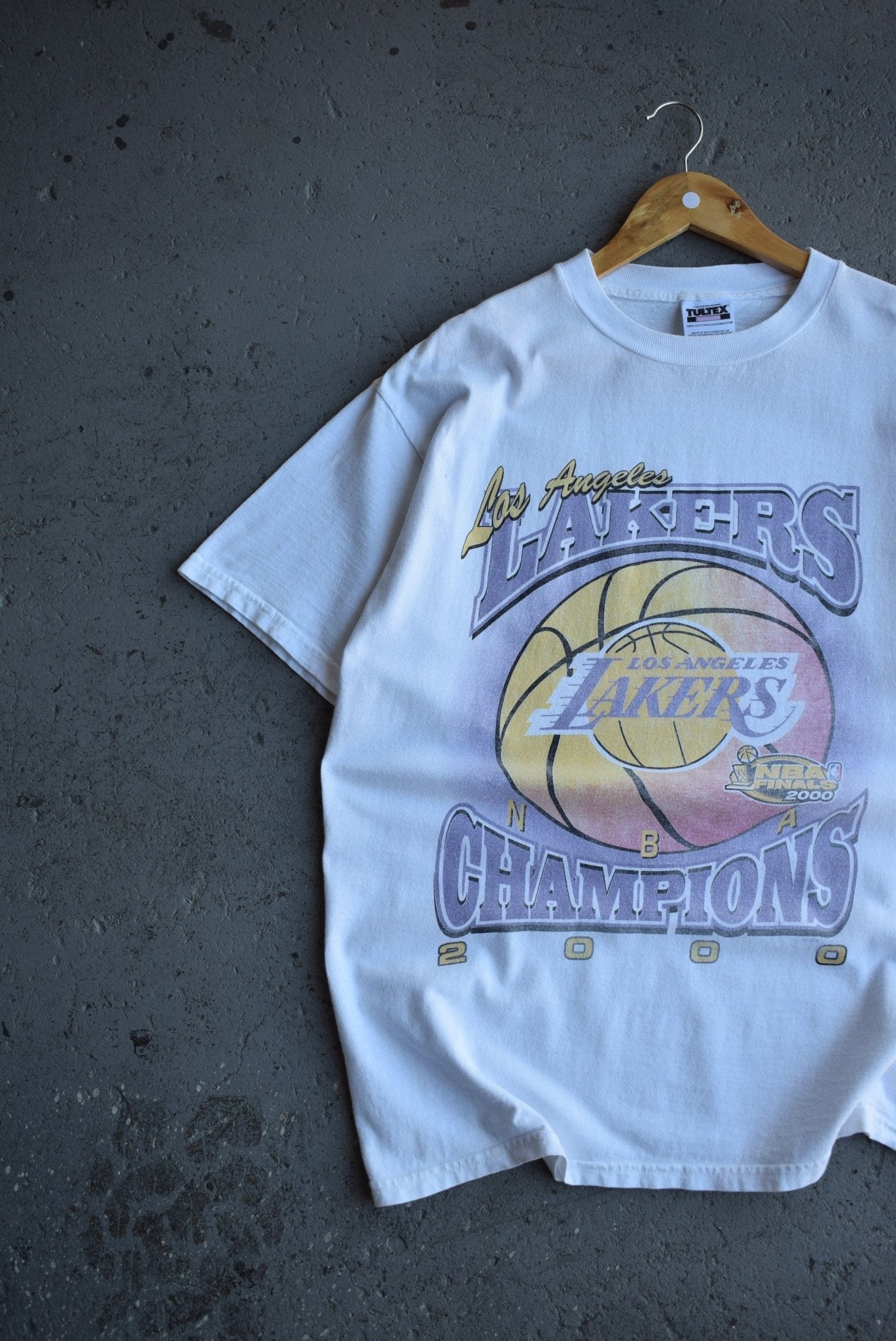 Vintage 2000 NBA Los Angeles Lakers Tee (L) - Retrospective Store