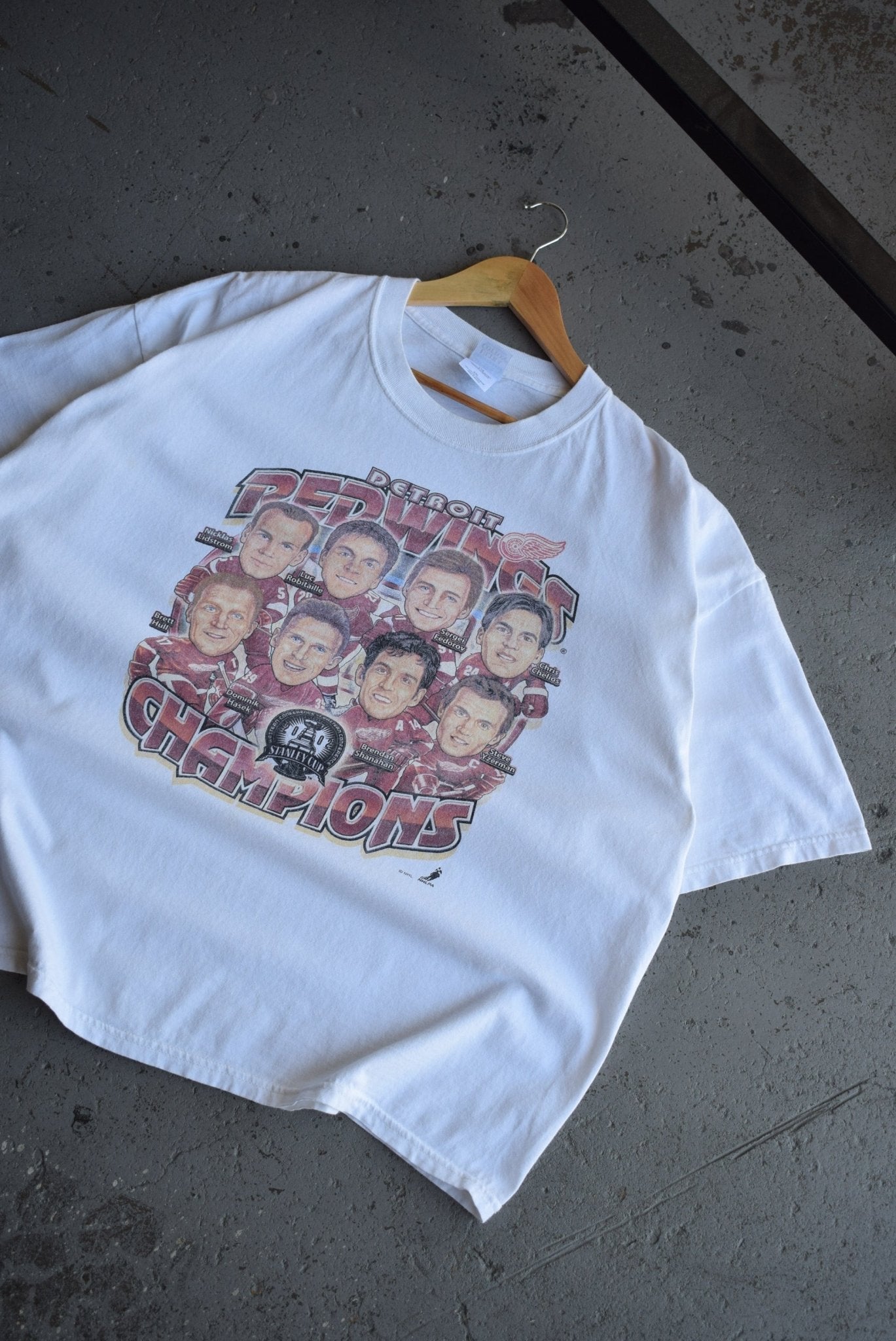 Vintage 2002 NHL Detroit Red Wings Stanley Cup Champions Tee (XL/XXL) - Retrospective Store