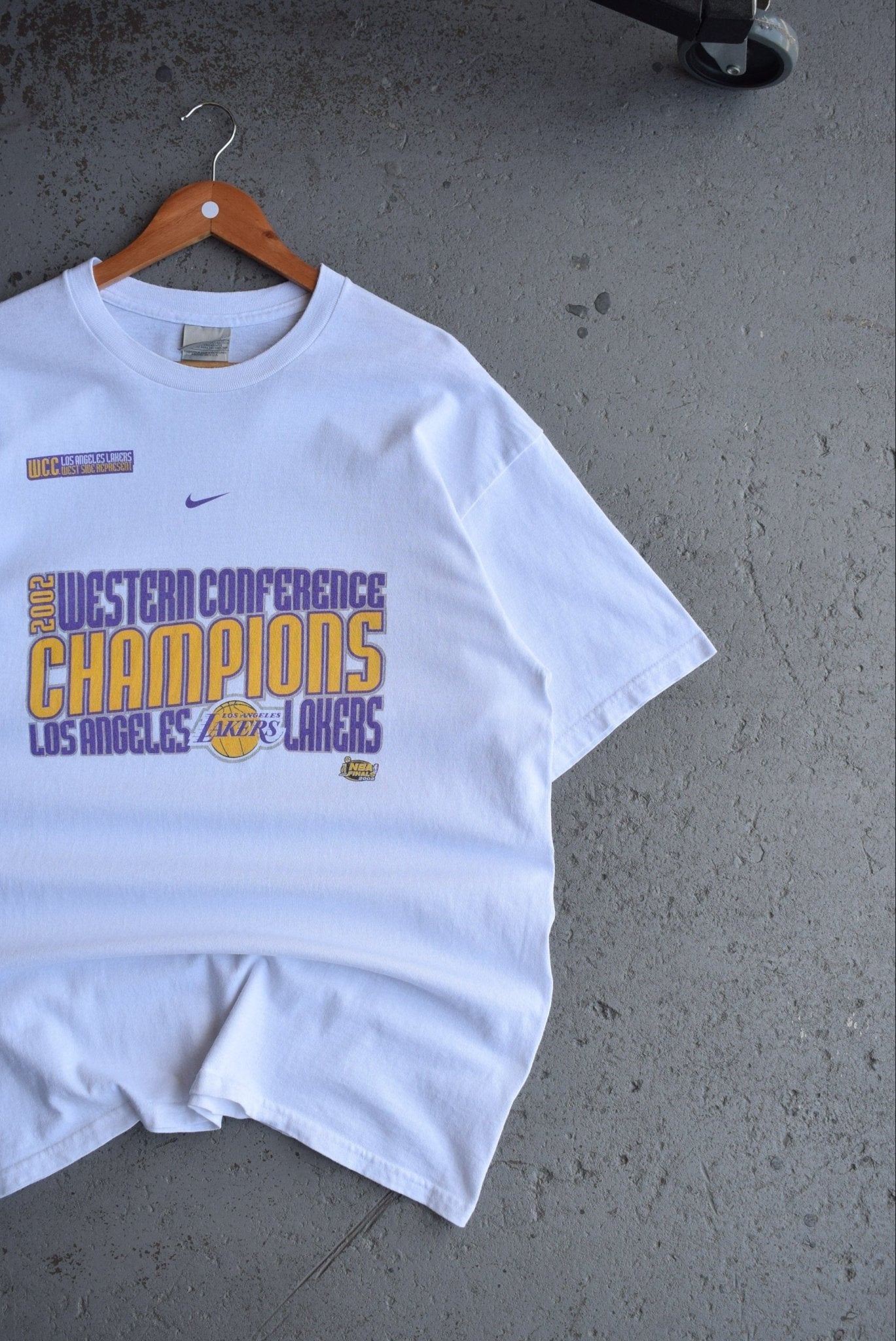Vintage 2002 Nike x NBA Los Angeles Lakers Champions Tee (L/XL) - Retrospective Store