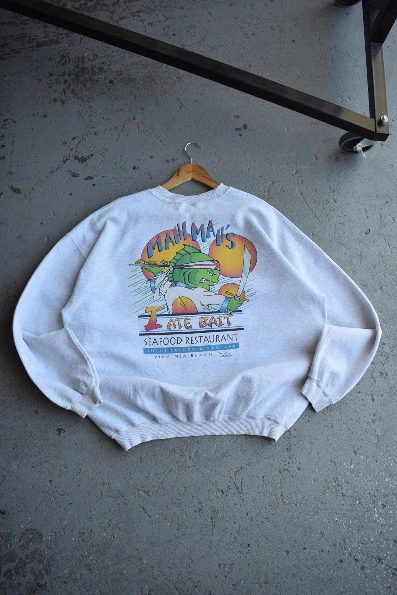 Vintage 2003 Mahi Mah's Seafood Restaurant Crewneck (XL) - Retrospective Store