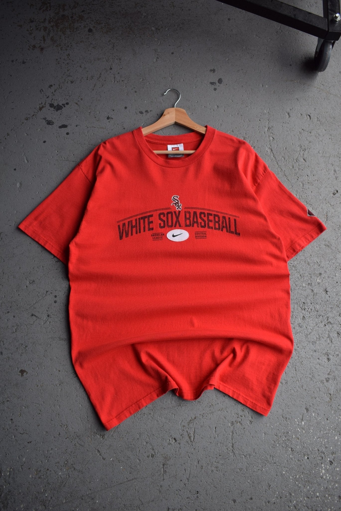Vintage 2004 Nike x MLB Chicago White Sox Embroidered Tee (L) - Retrospective Store