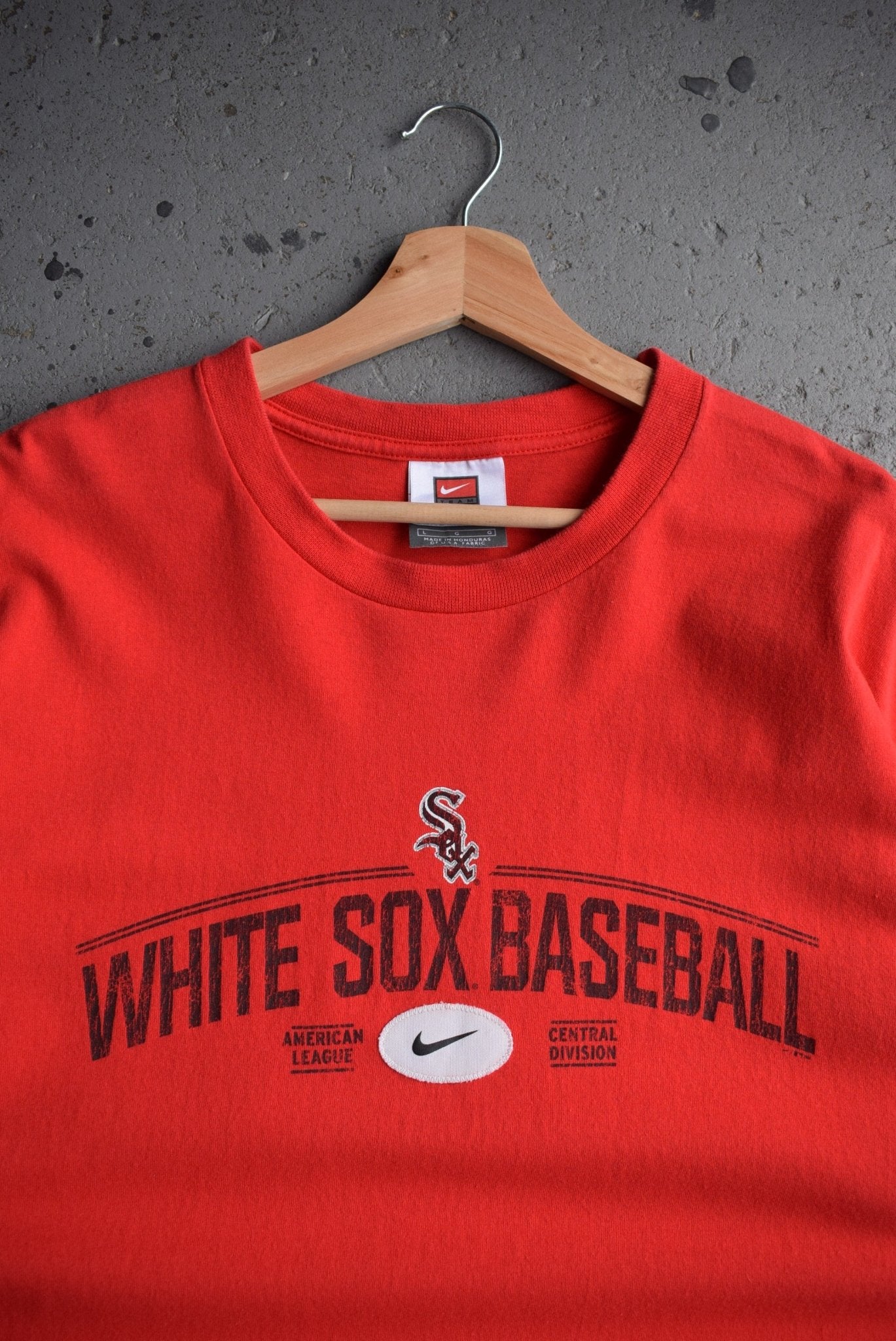 Vintage 2004 Nike x MLB Chicago White Sox Embroidered Tee (L) - Retrospective Store