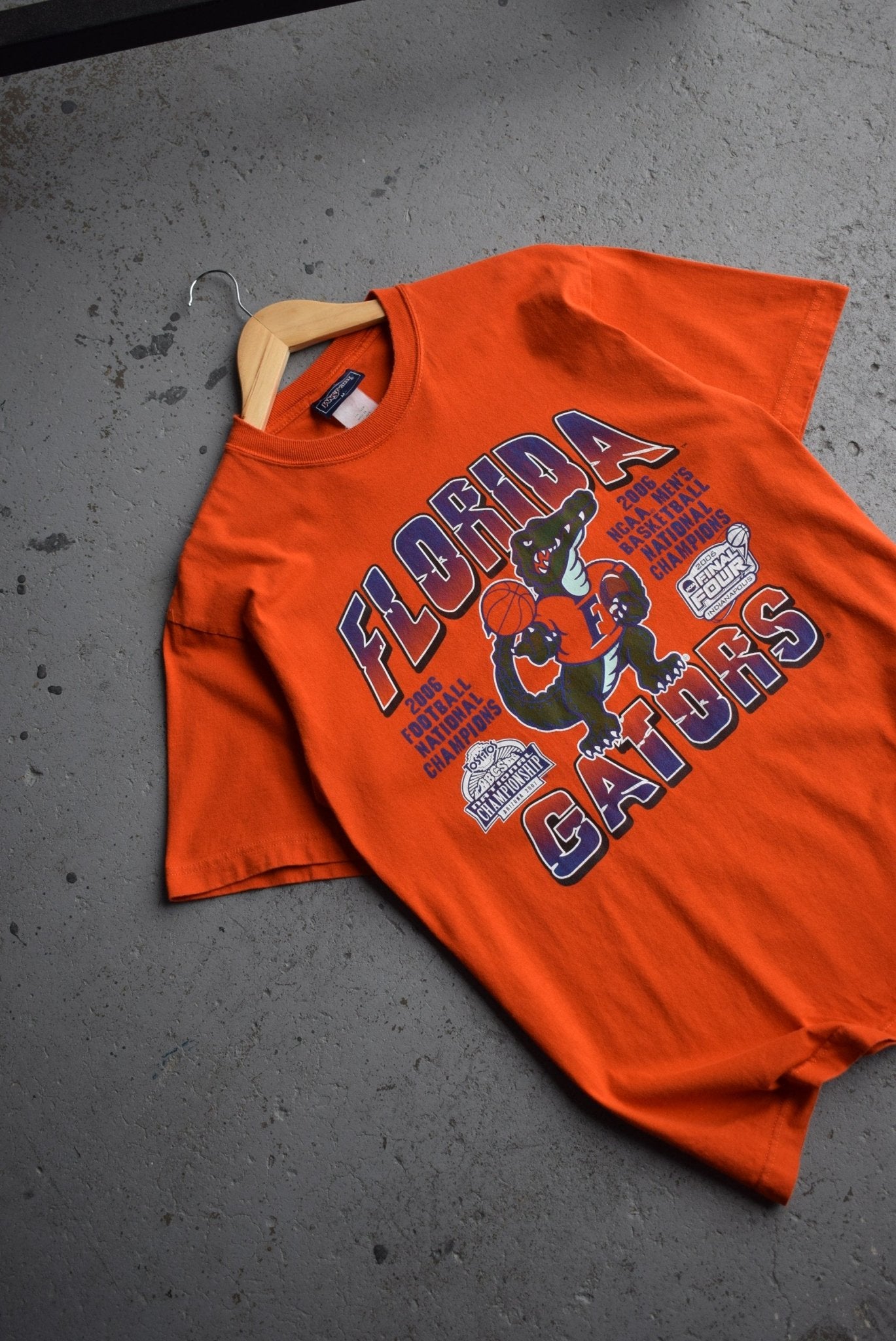 Vintage 2006 Florida Gators Basketball National Champions Tee (M) - Retrospective Store