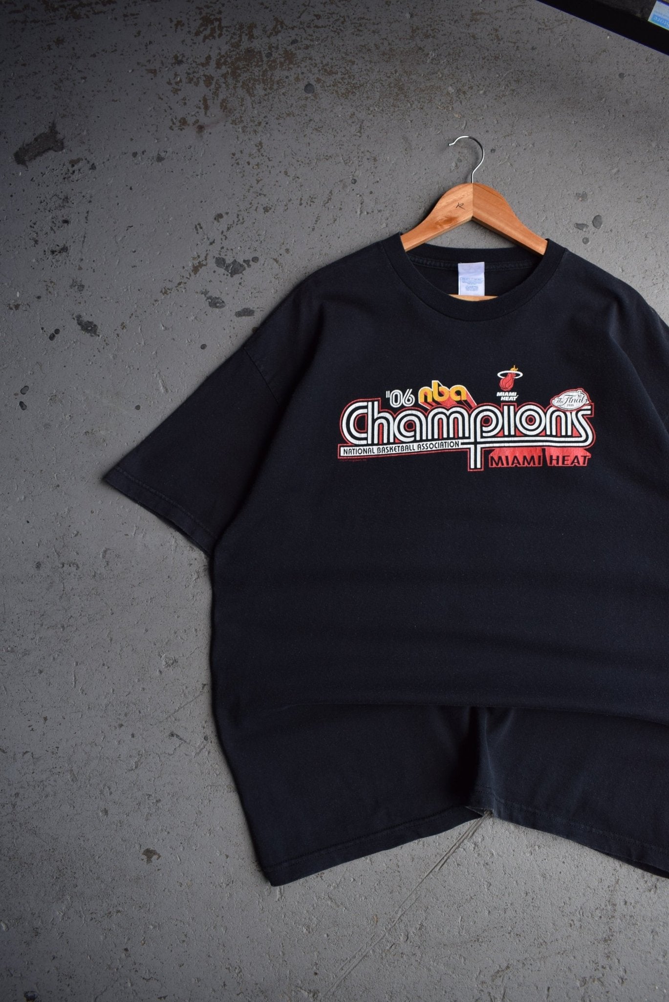 Vintage 2006 NBA Miami Heat Champions Tee (XXL) - Retrospective Store