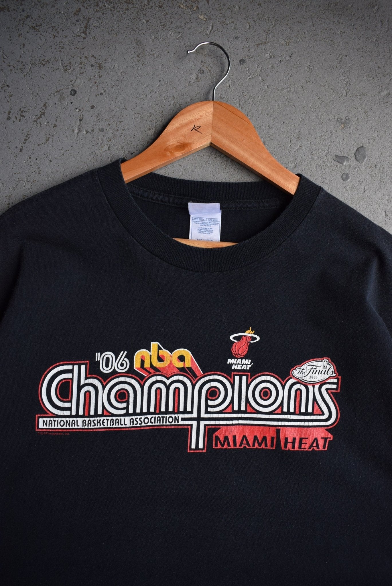 Vintage 2006 NBA Miami Heat Champions Tee (XXL) - Retrospective Store