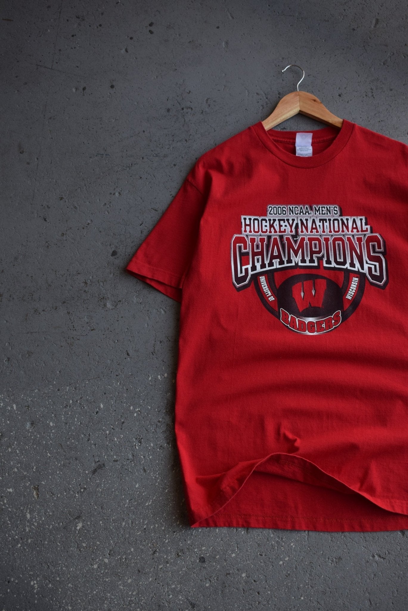 Vintage 2006 University of Wisconsin Hockey Champions Tee (L) - Retrospective Store