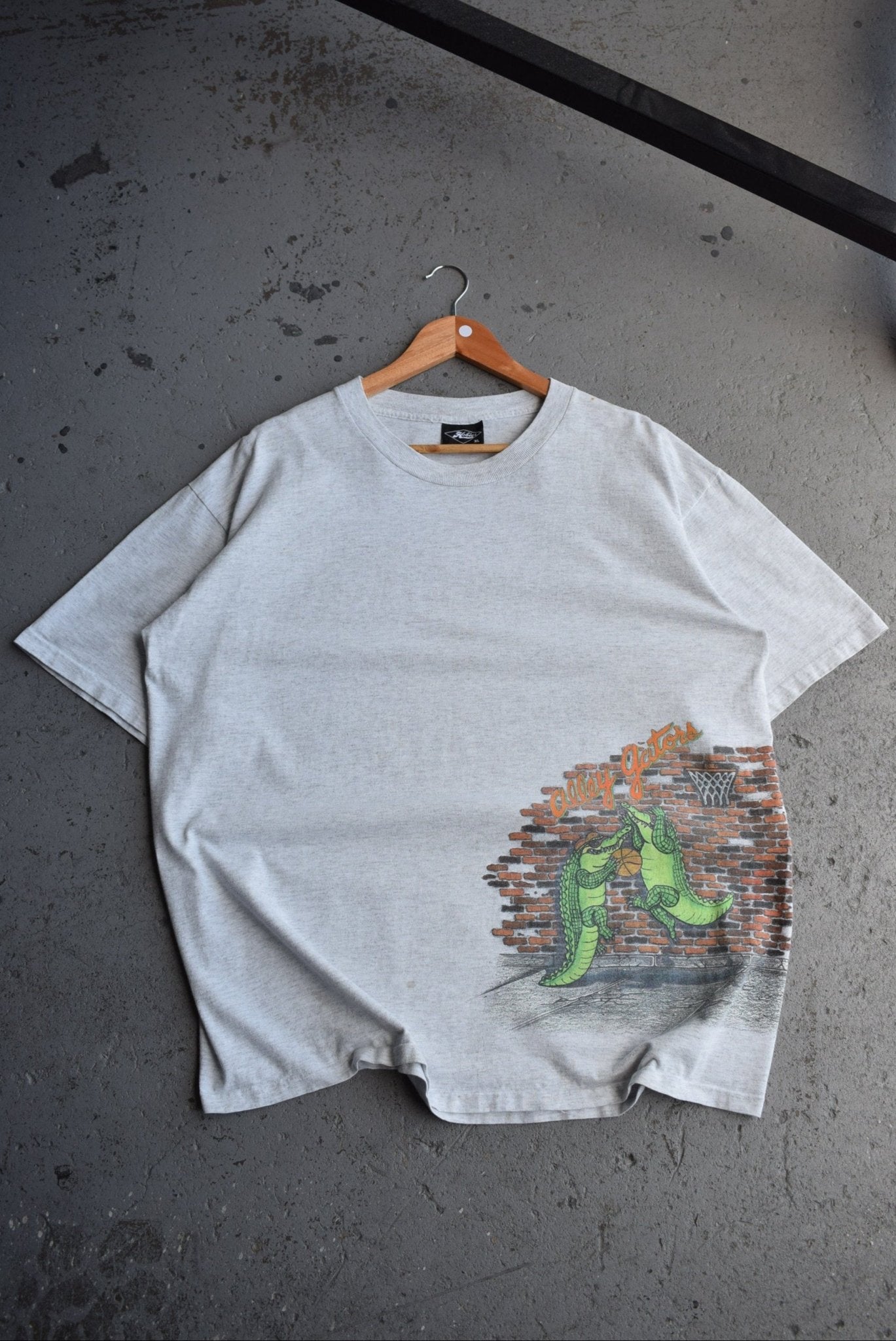 Vintage 90s Alley Gators Basketball Tee (XL) - Retrospective Store