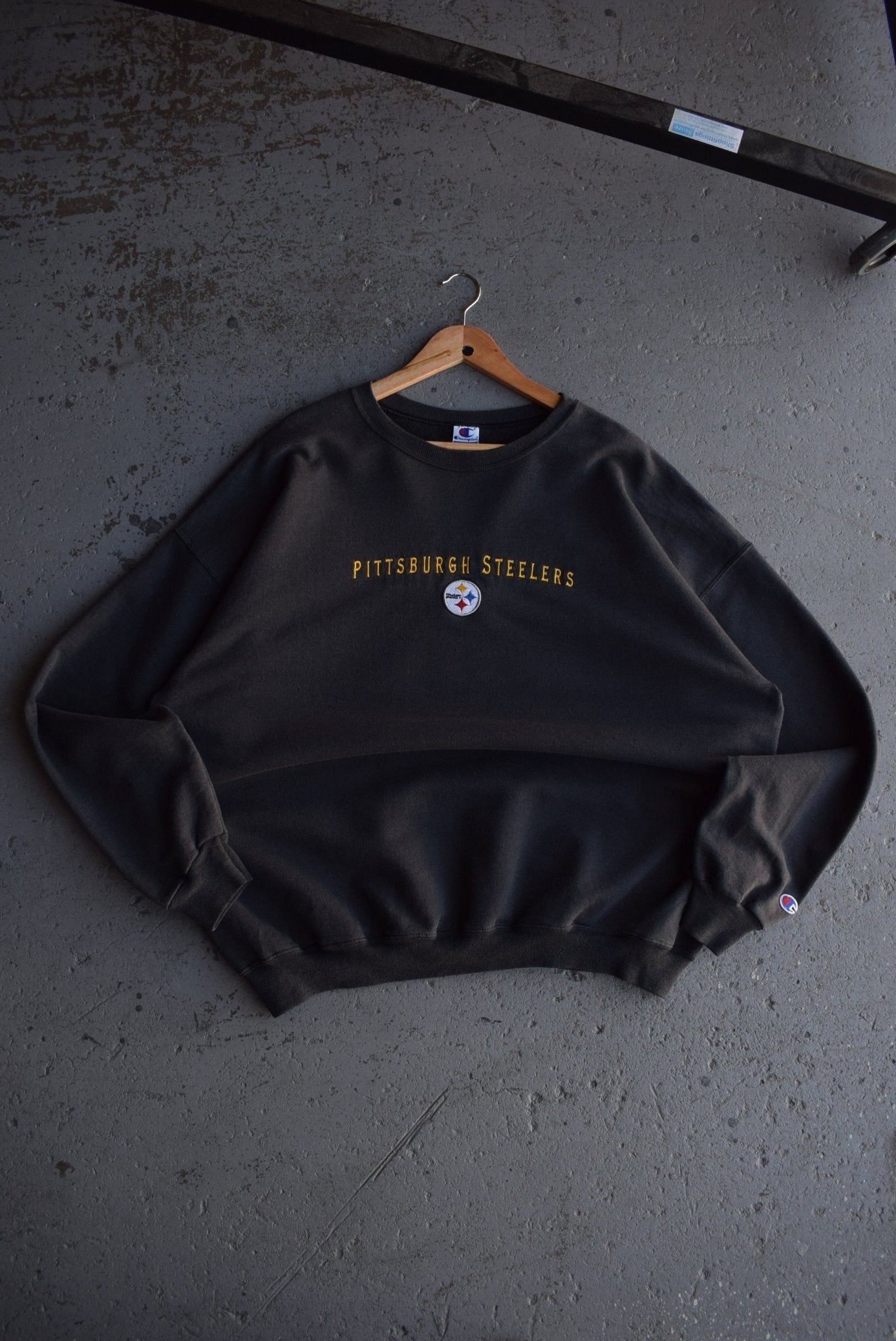 Vintage 90s Champion x NFL Pittsburgh Steelers Embroidered Crewneck (XXL) - Retrospective Store