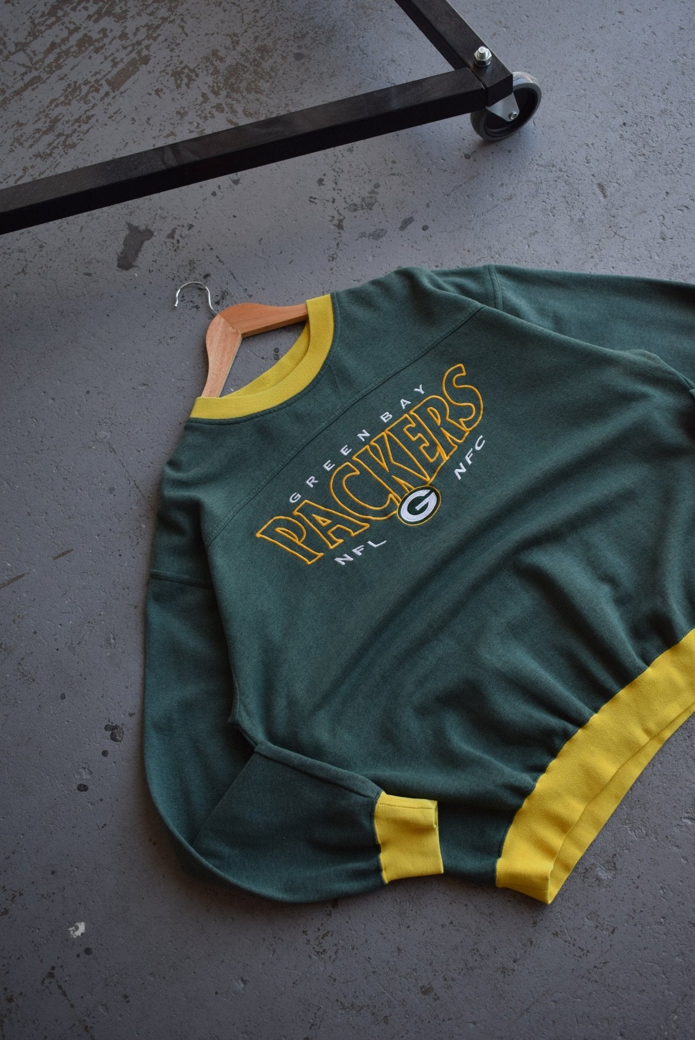 Vintage 90s LEE Sports x NFL Green Bay Packers Embroidered Crewneck (L) - Retrospective Store