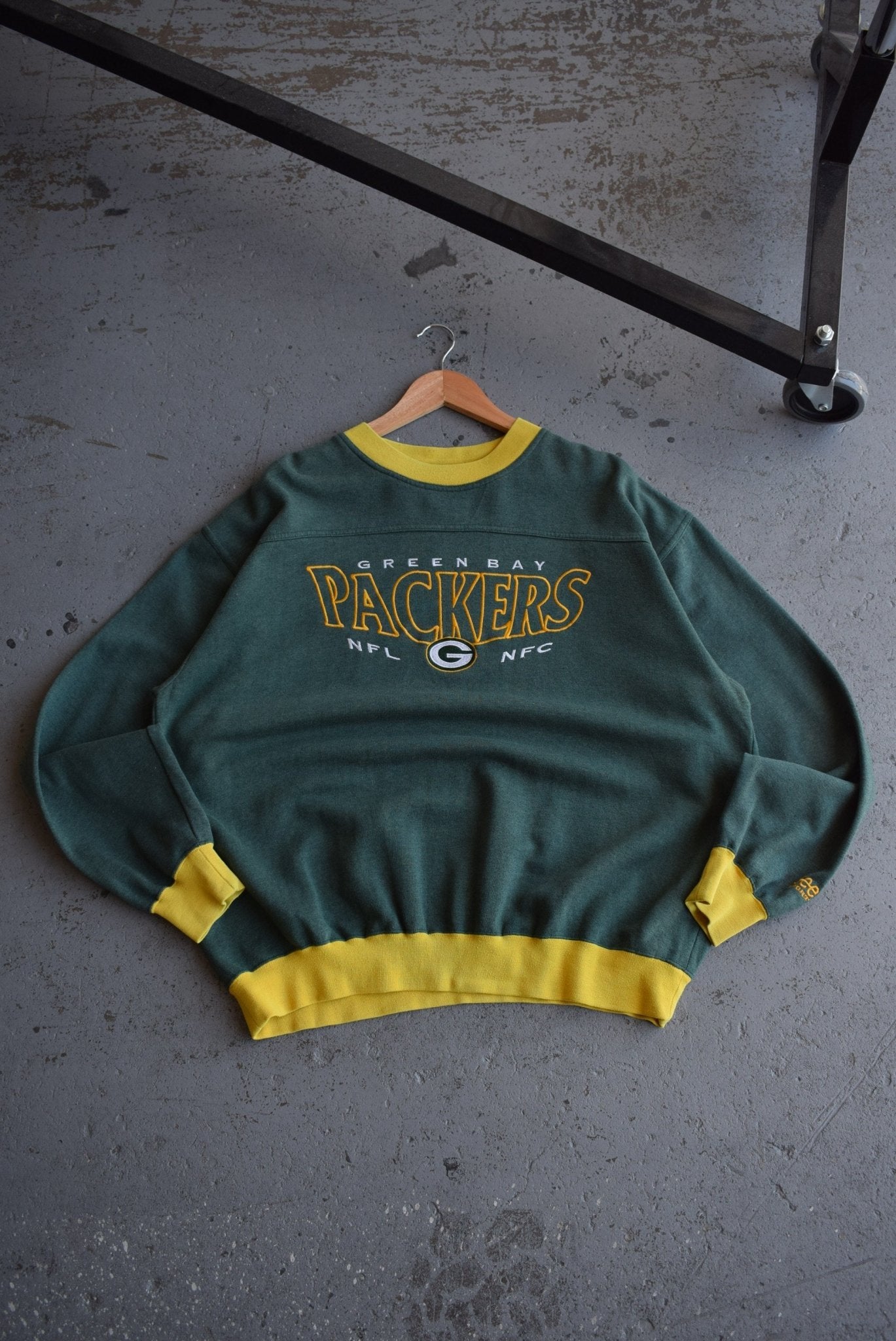 Vintage 90s LEE Sports x NFL Green Bay Packers Embroidered Crewneck (L) - Retrospective Store