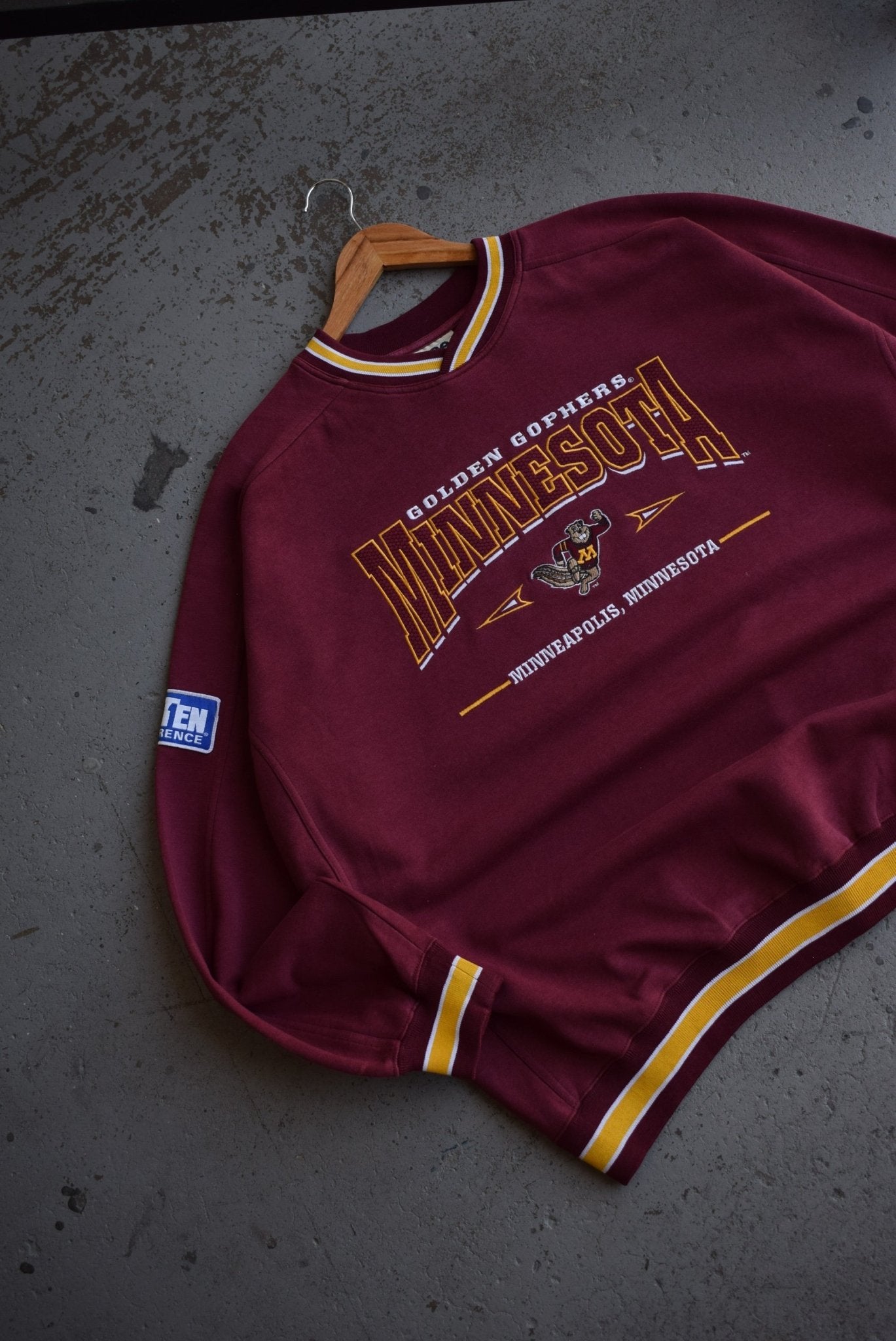 Vintage 90s Lee Sports x University of Minnesota Embroidered Crewneck (XXL) - Retrospective Store