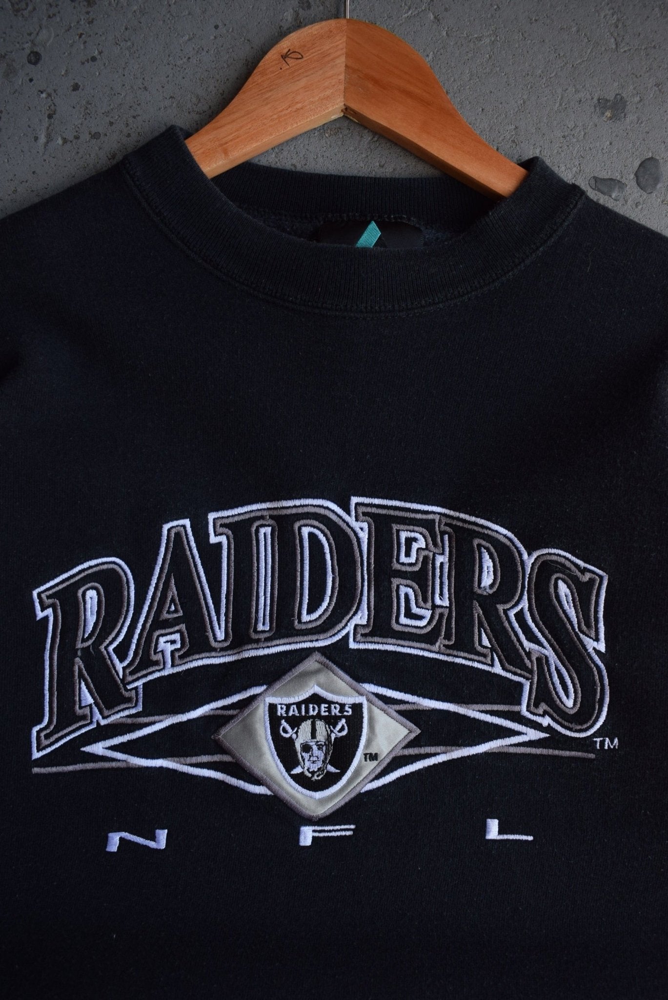 Vintage 90s NFL Oakland Raiders Embroidered Crewneck (L) - Retrospective Store