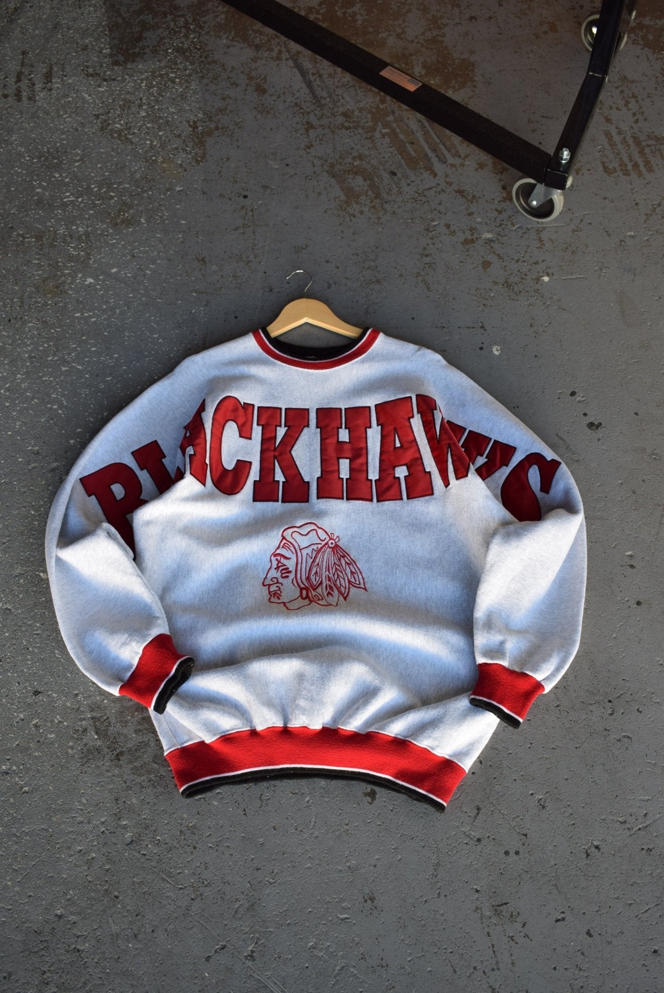 Vintage 90s NHL Chicago Blackhawks Embroidered Crewneck (L/XL) - Retrospective Store