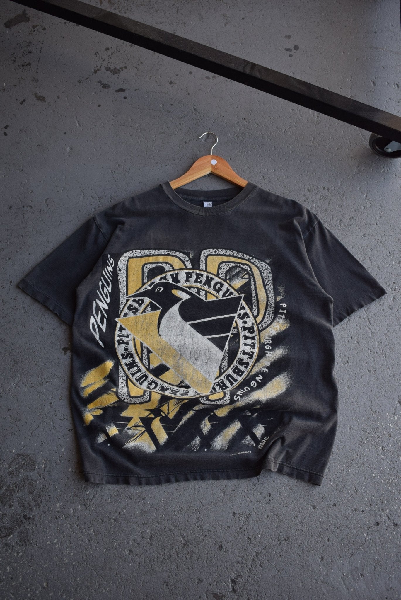 Vintage 90s NHL Pittsburgh Penguins Tee (L) - Retrospective Store