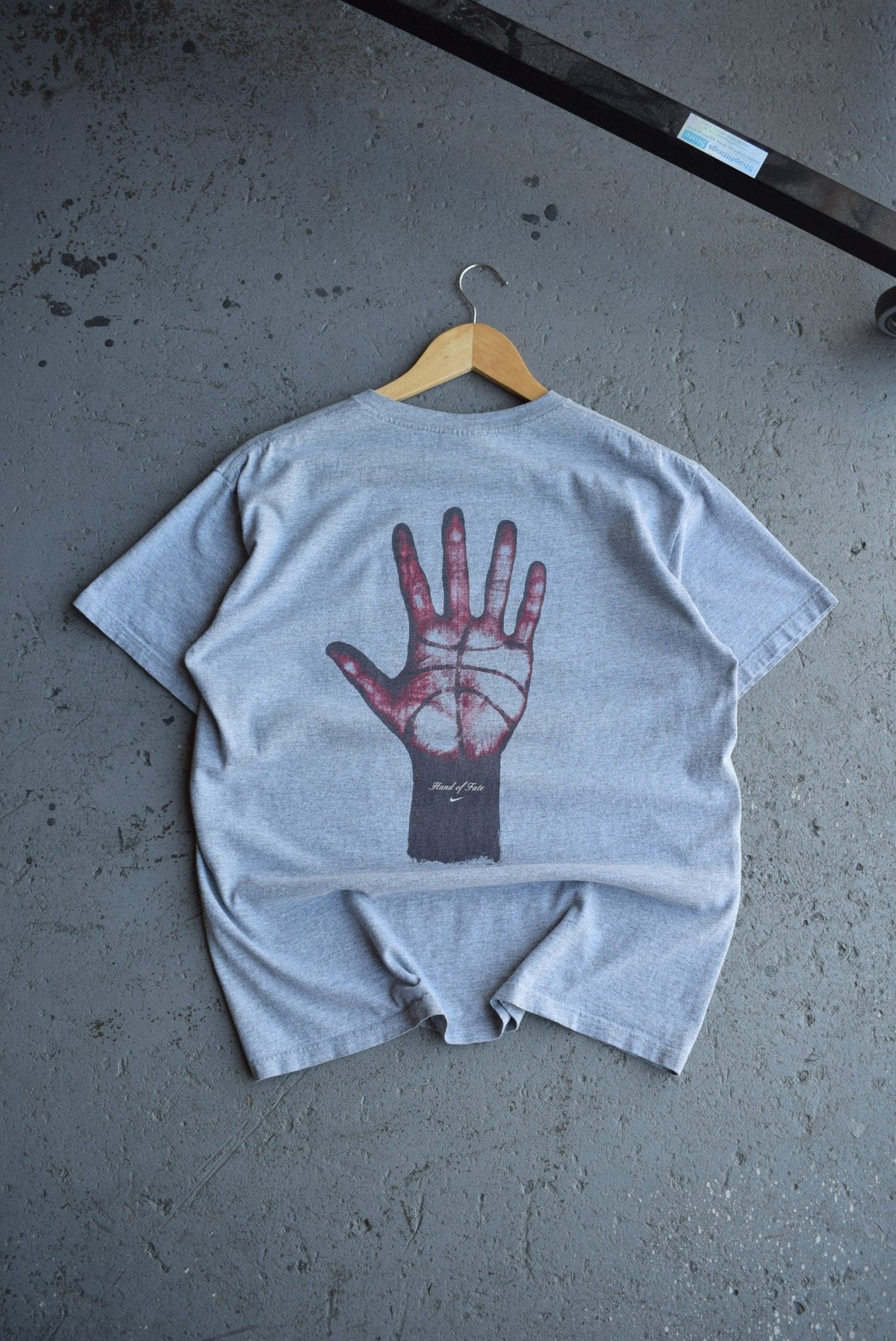 Vintage 90s Nike Basketball 'Hand of Fate' Tee (M) - Retrospective Store