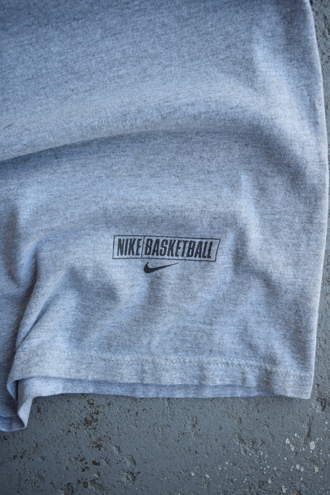 Vintage 90s Nike Basketball 'Hand of Fate' Tee (M) - Retrospective Store