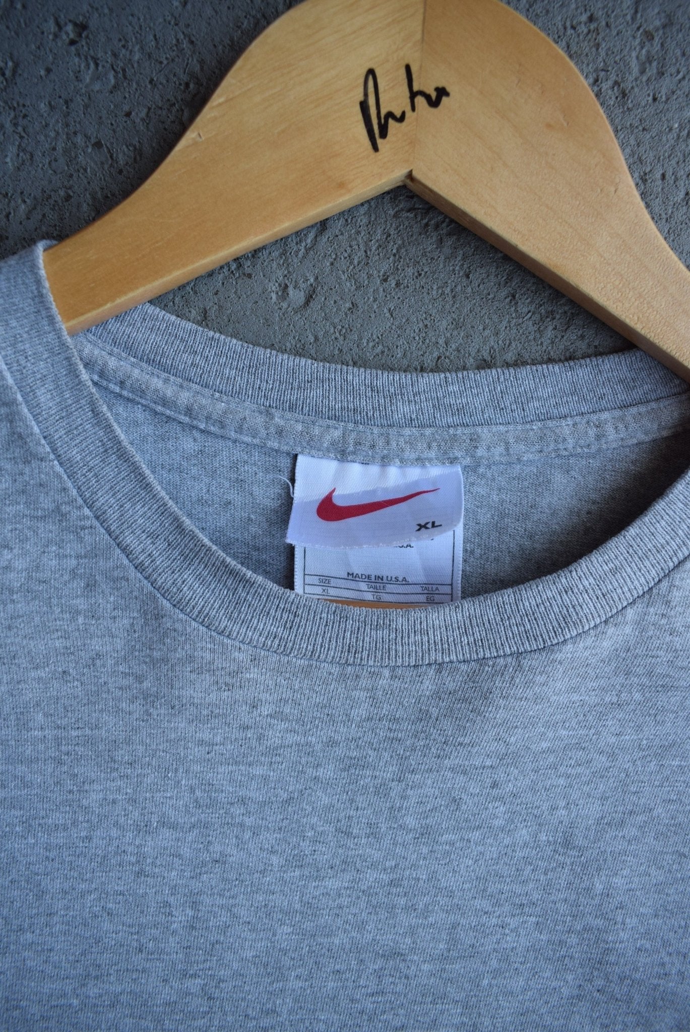 Vintage 90s Nike Basketball 'Hand of Fate' Tee (M) - Retrospective Store