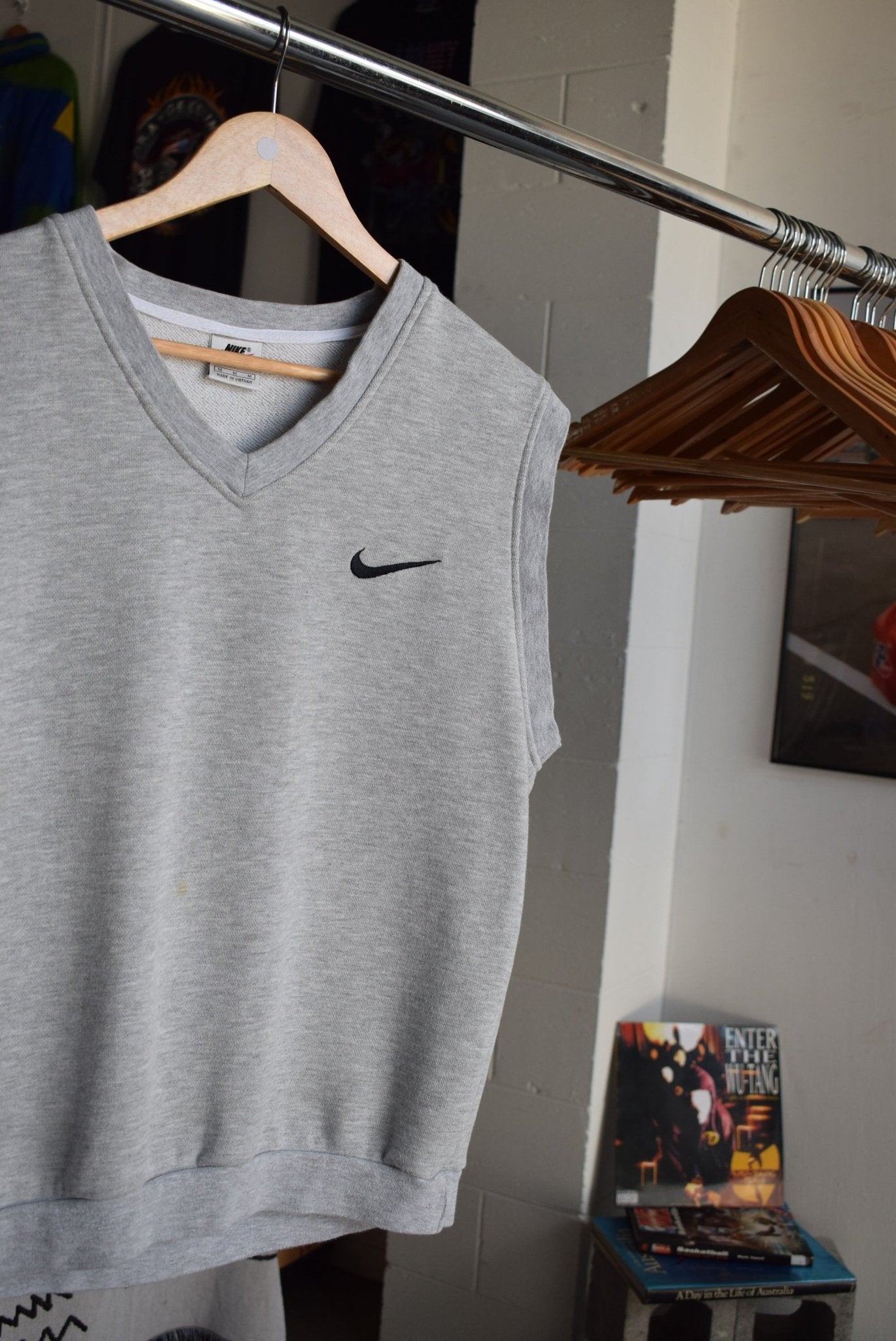 Vintage 90s Nike Classic Logo Embroidered Vest (M) - Retrospective Store
