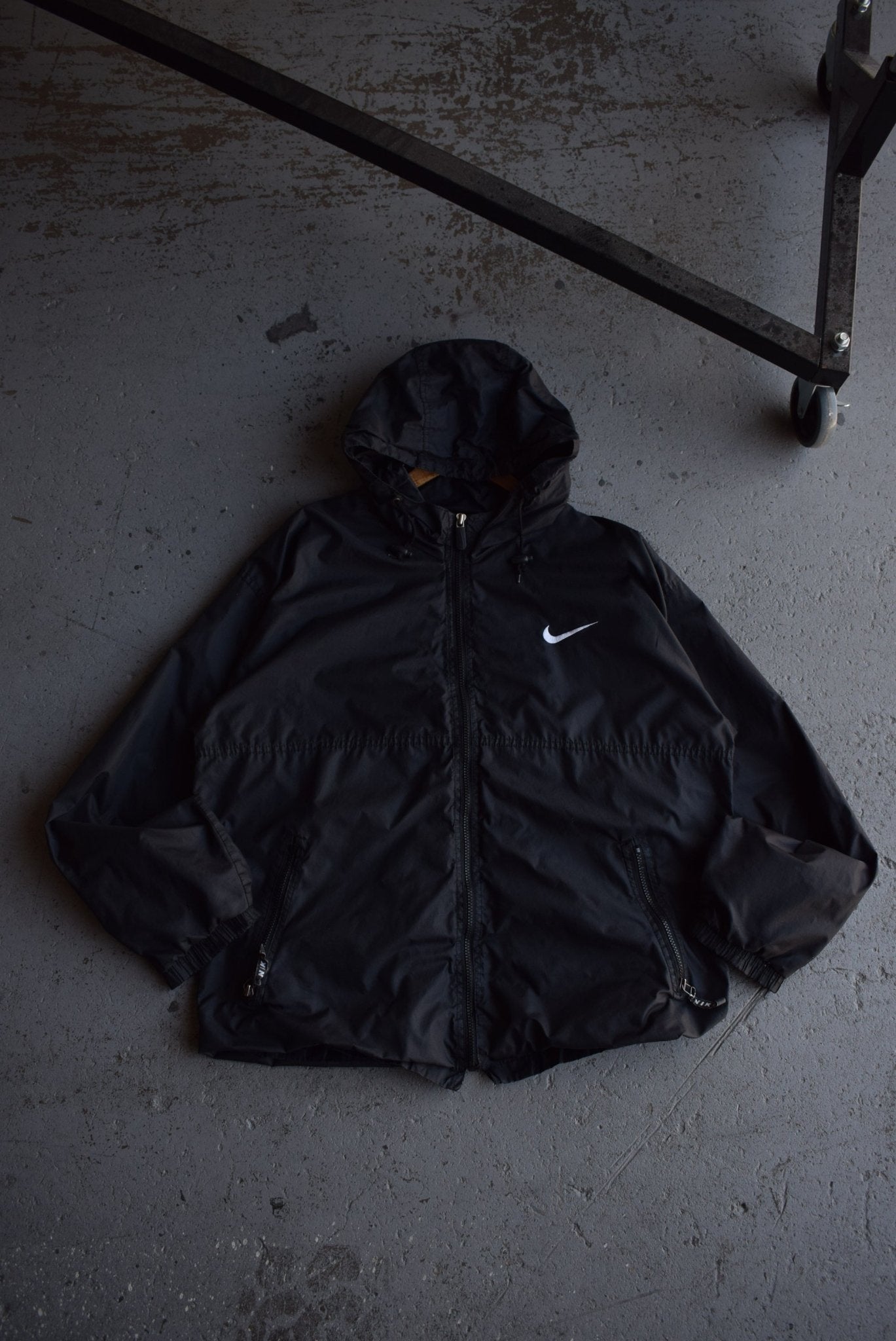 Vintage 90s Nike Classic Logo Embroidered Windbreaker Jacket (L) - Retrospective Store