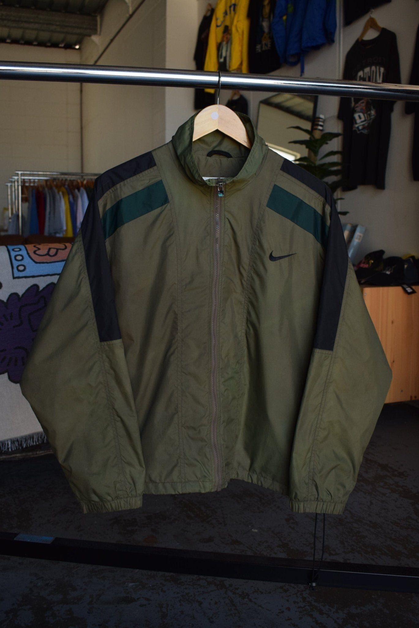 Vintage 90s Nike Classic Logo Embroidered Windbreaker Jacket (M) - Retrospective Store